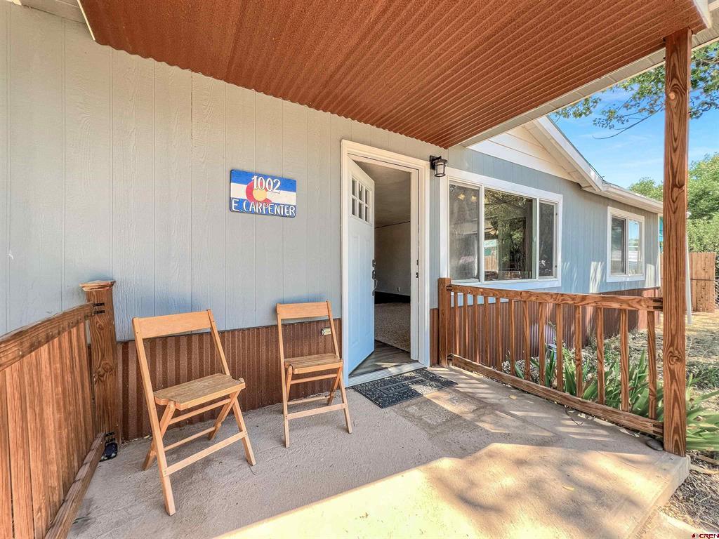 1002 E Carpenter Street