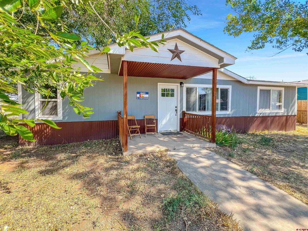 1002 E Carpenter Street