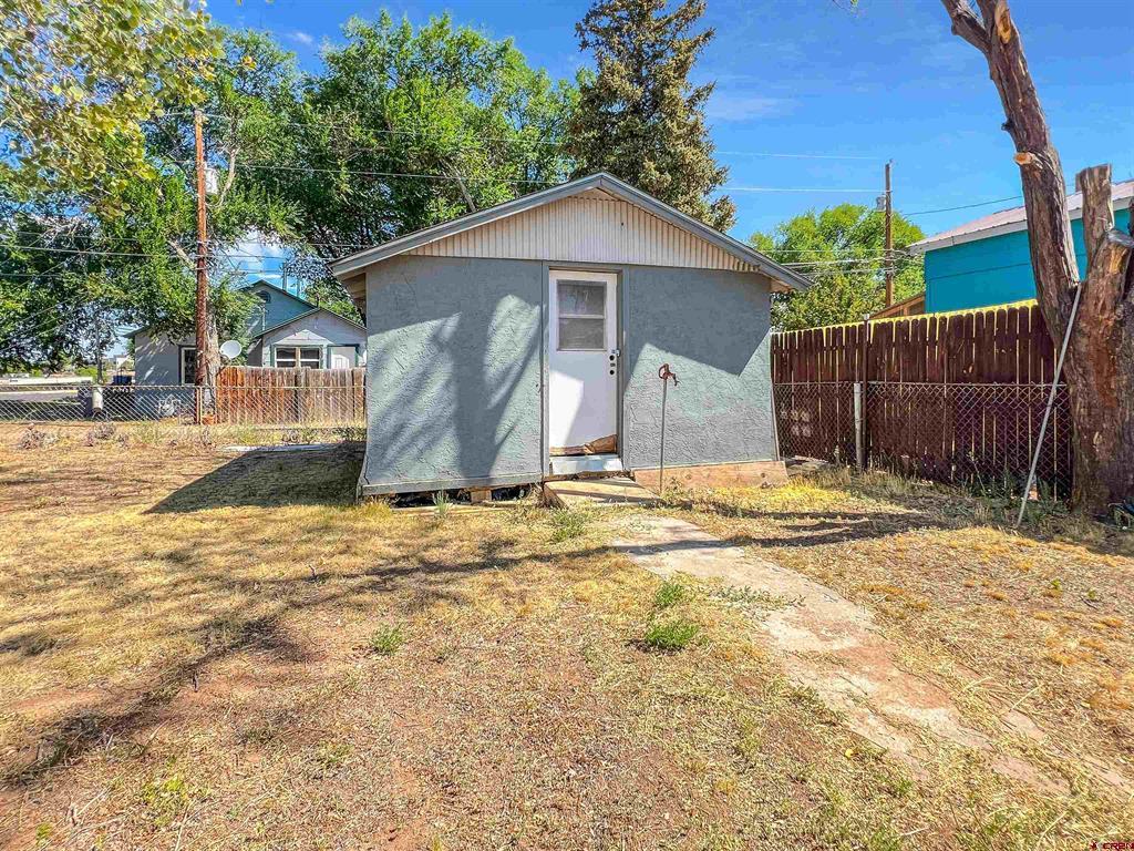 1002 E Carpenter Street