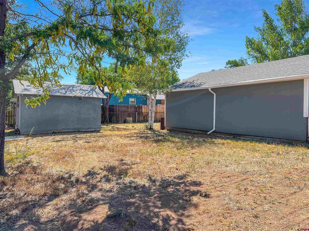 1002 E Carpenter Street