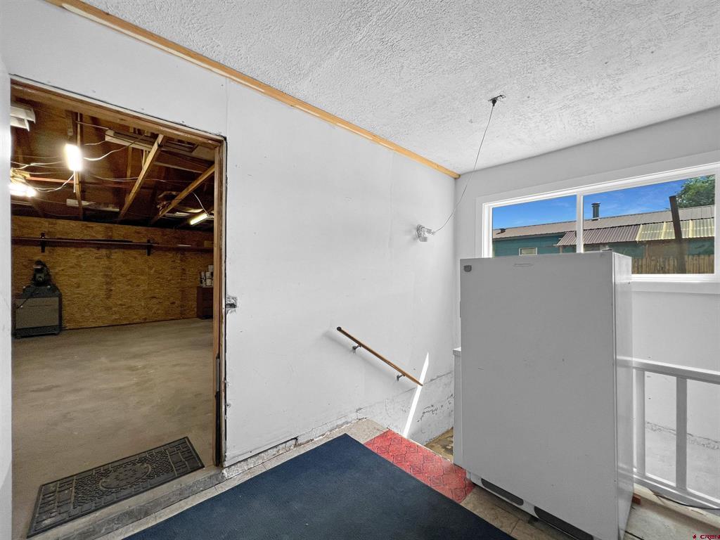 1002 E Carpenter Street