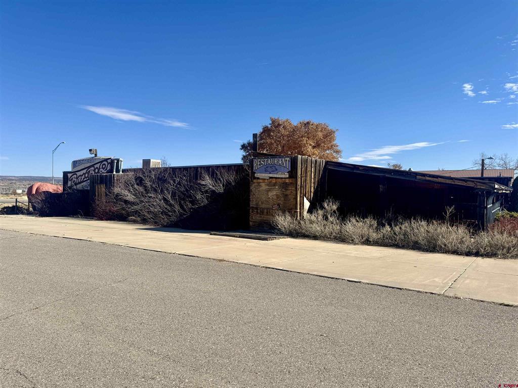 2591 E Main