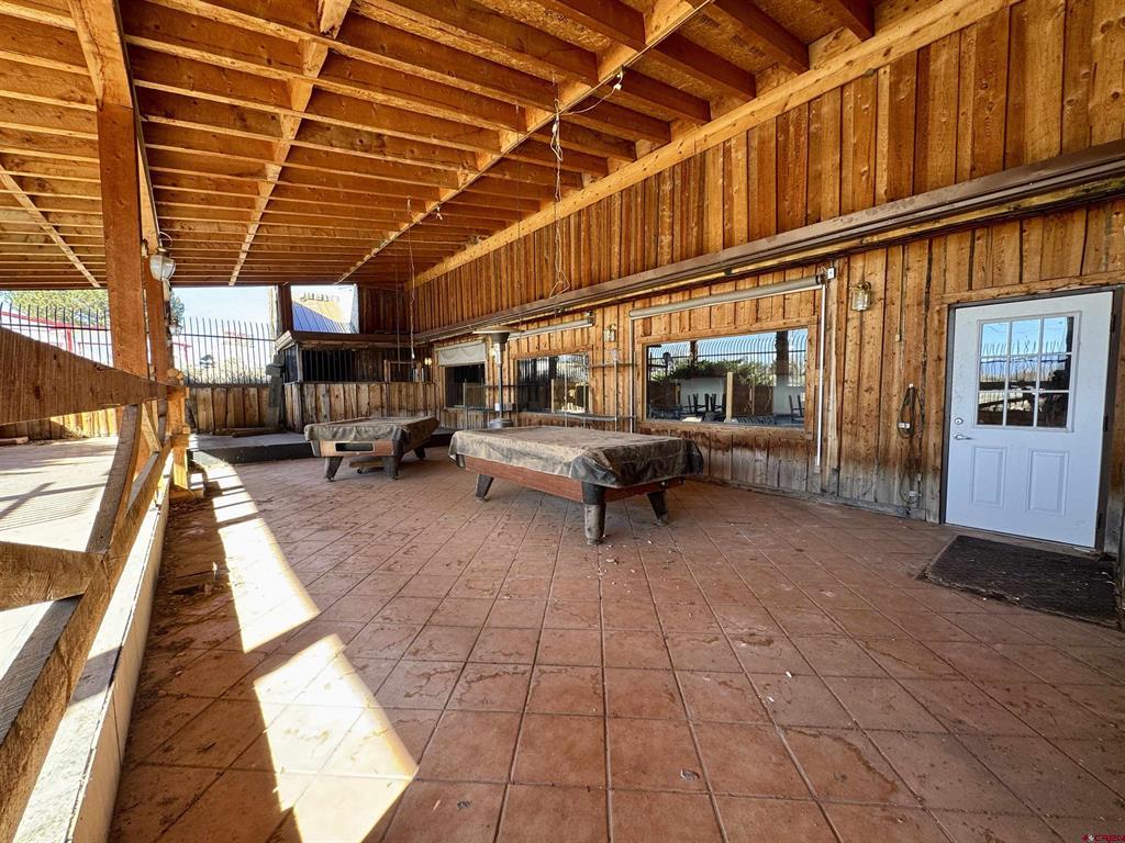 2591 E Main