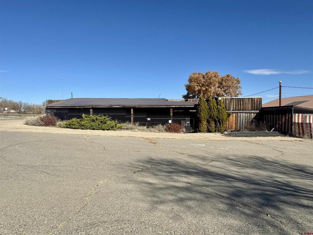 2591 E Main