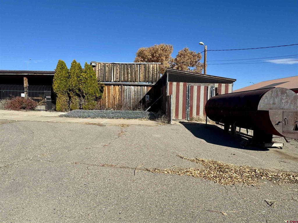 2591 E Main