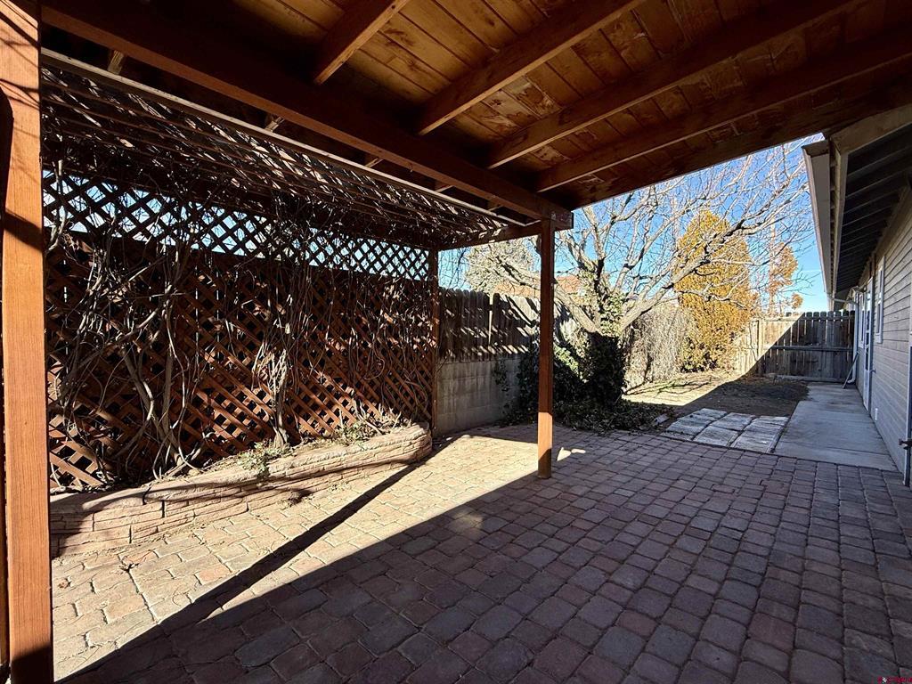 1428 E Montezuma Avenue