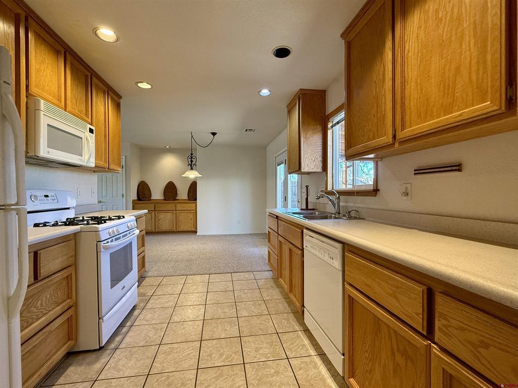 1428 E Montezuma Avenue