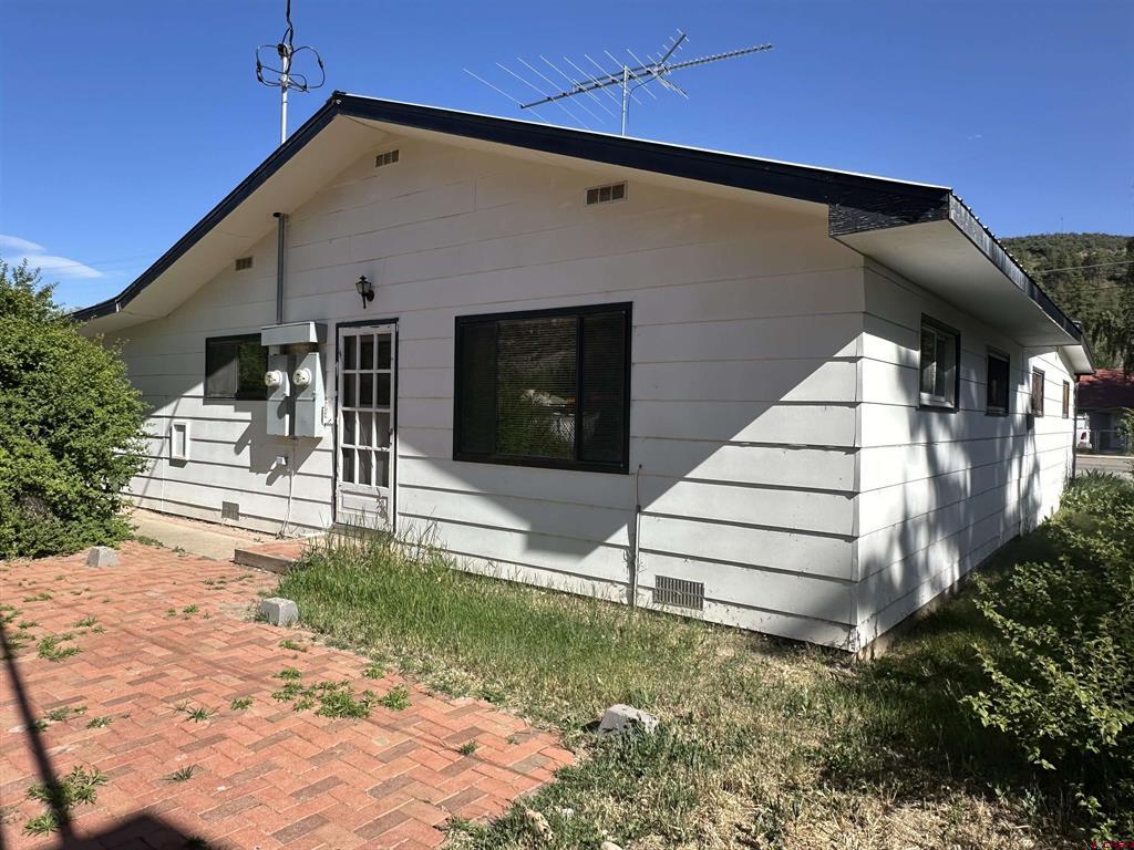 811 Railroad Avenue