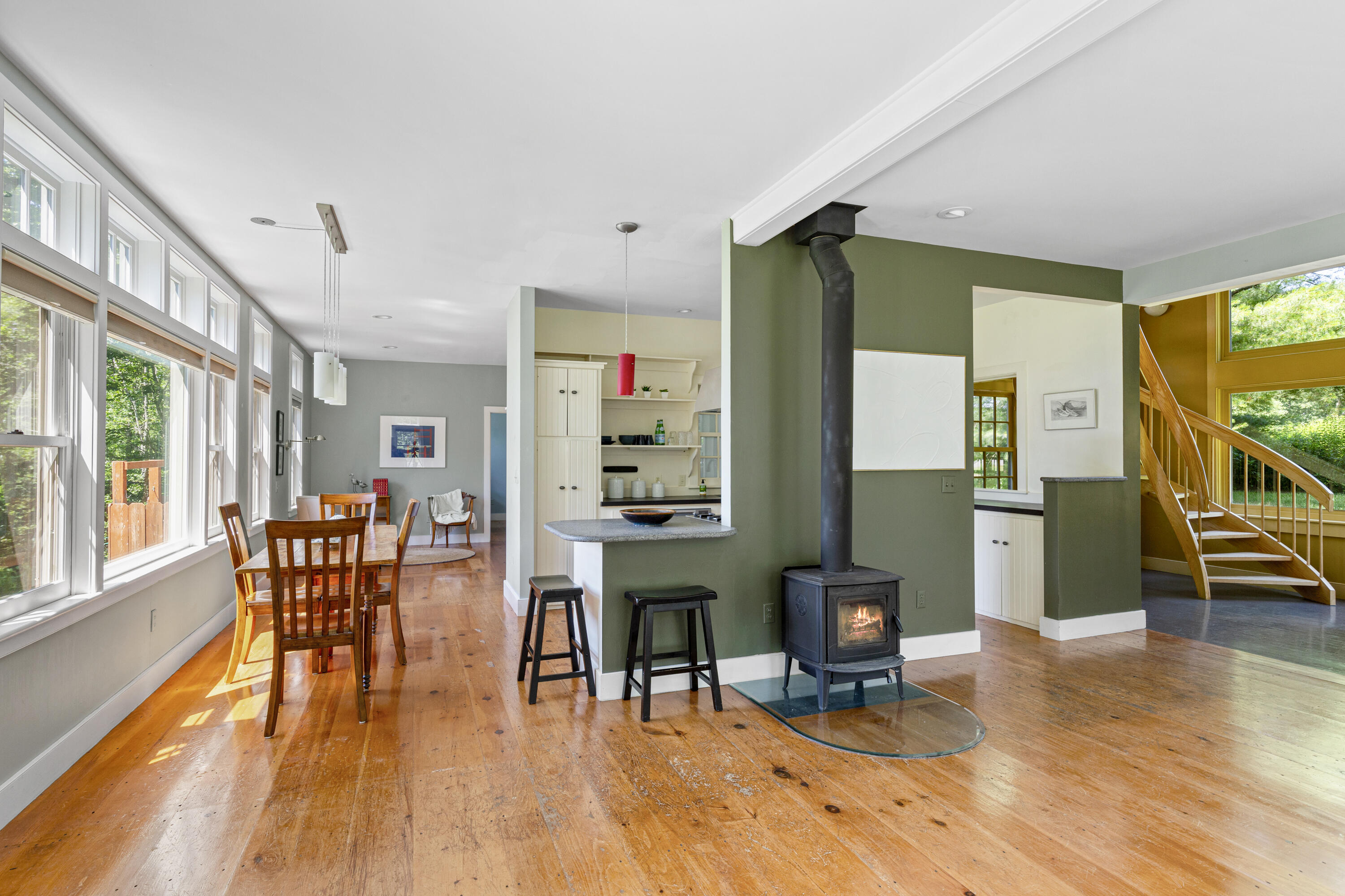 737 St George Road