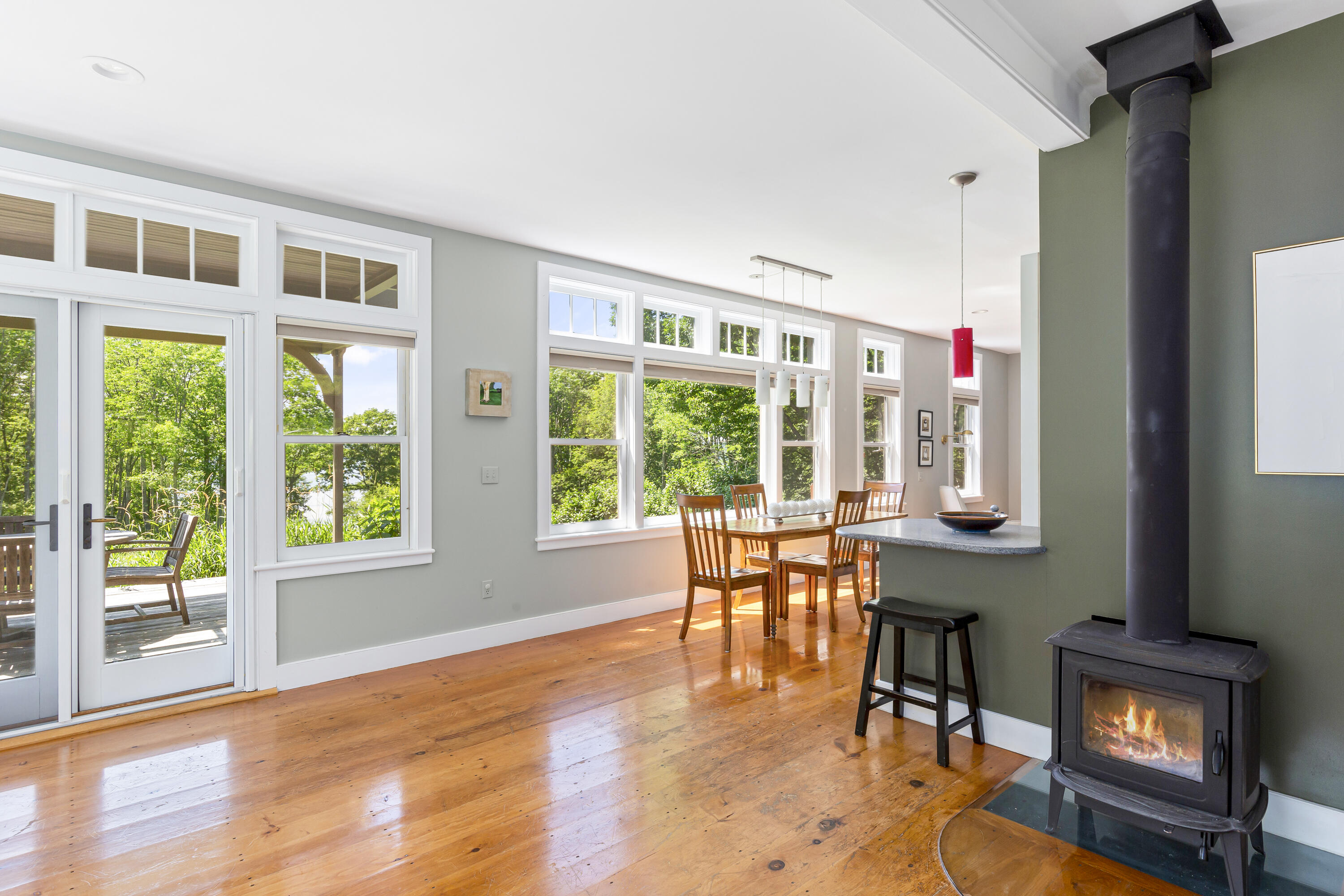737 St George Road