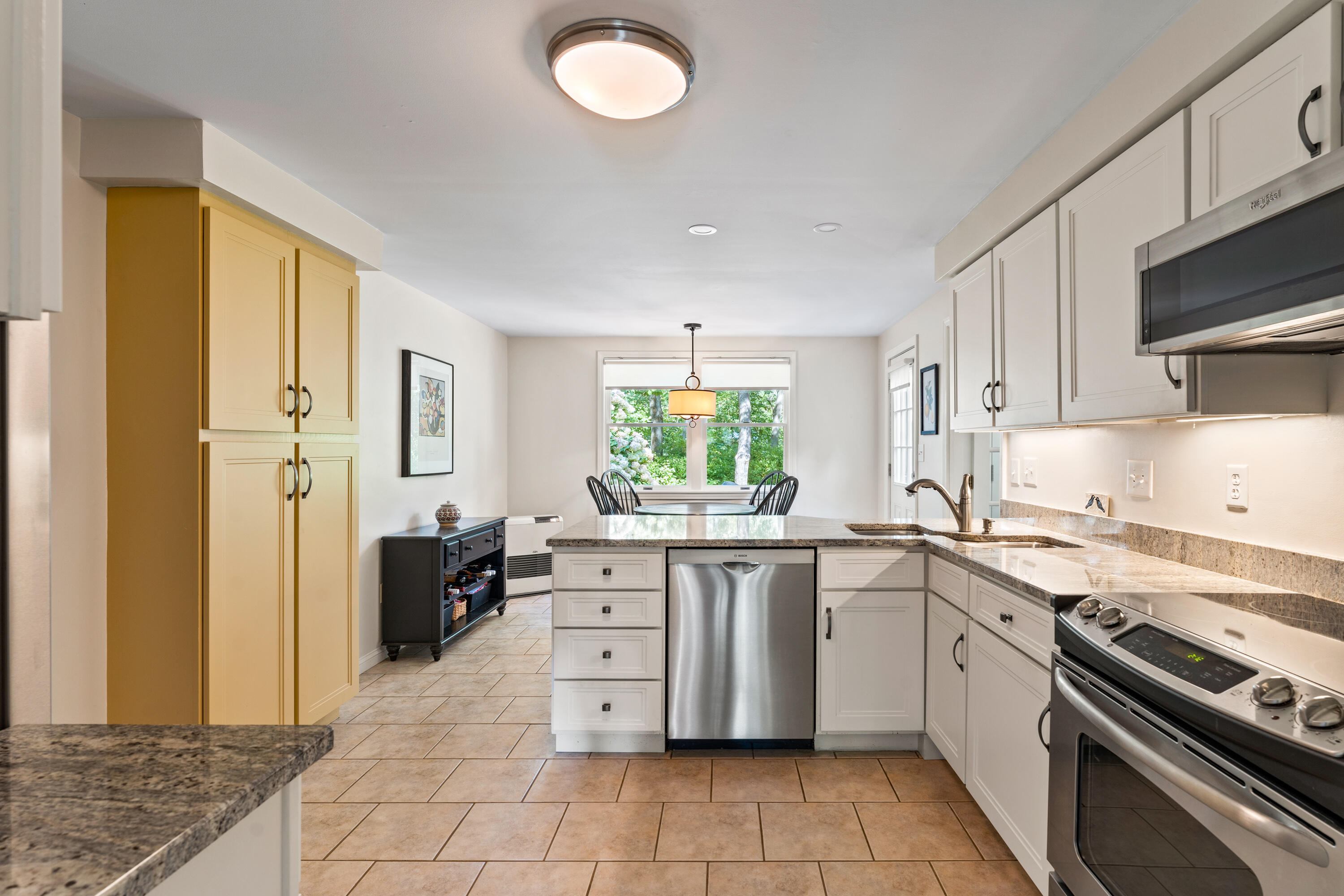 33 Arrowwood Court, 33