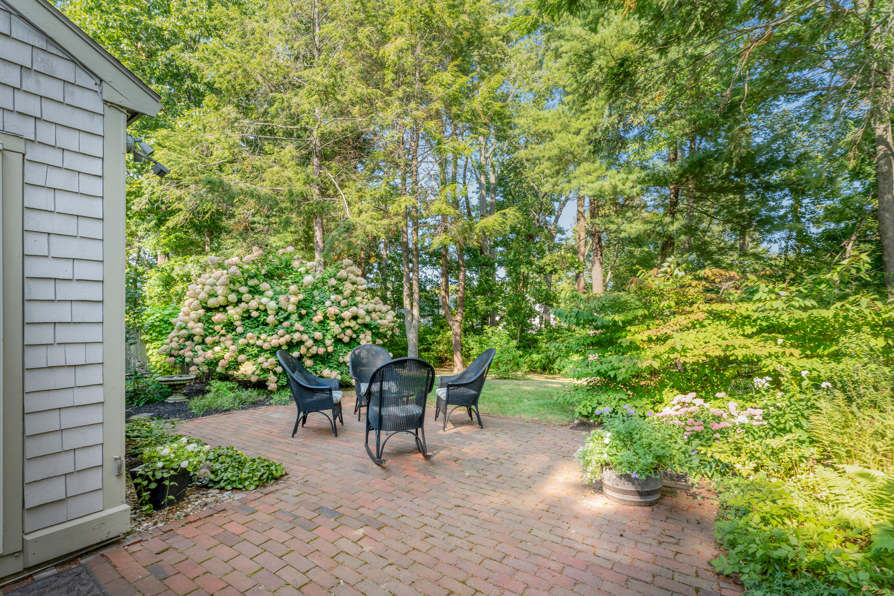 33 Arrowwood Court, 33
