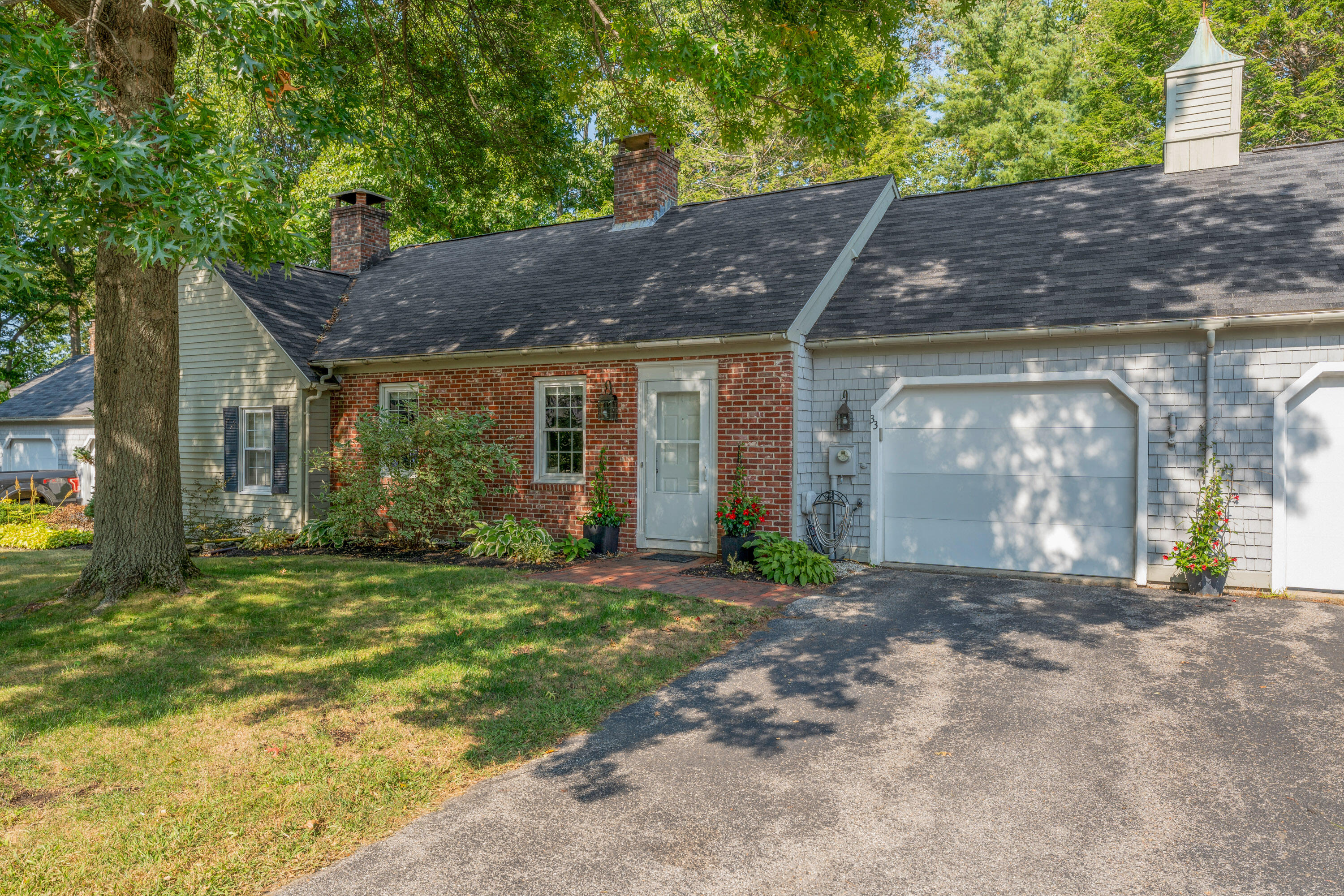 33 Arrowwood Court, 33
