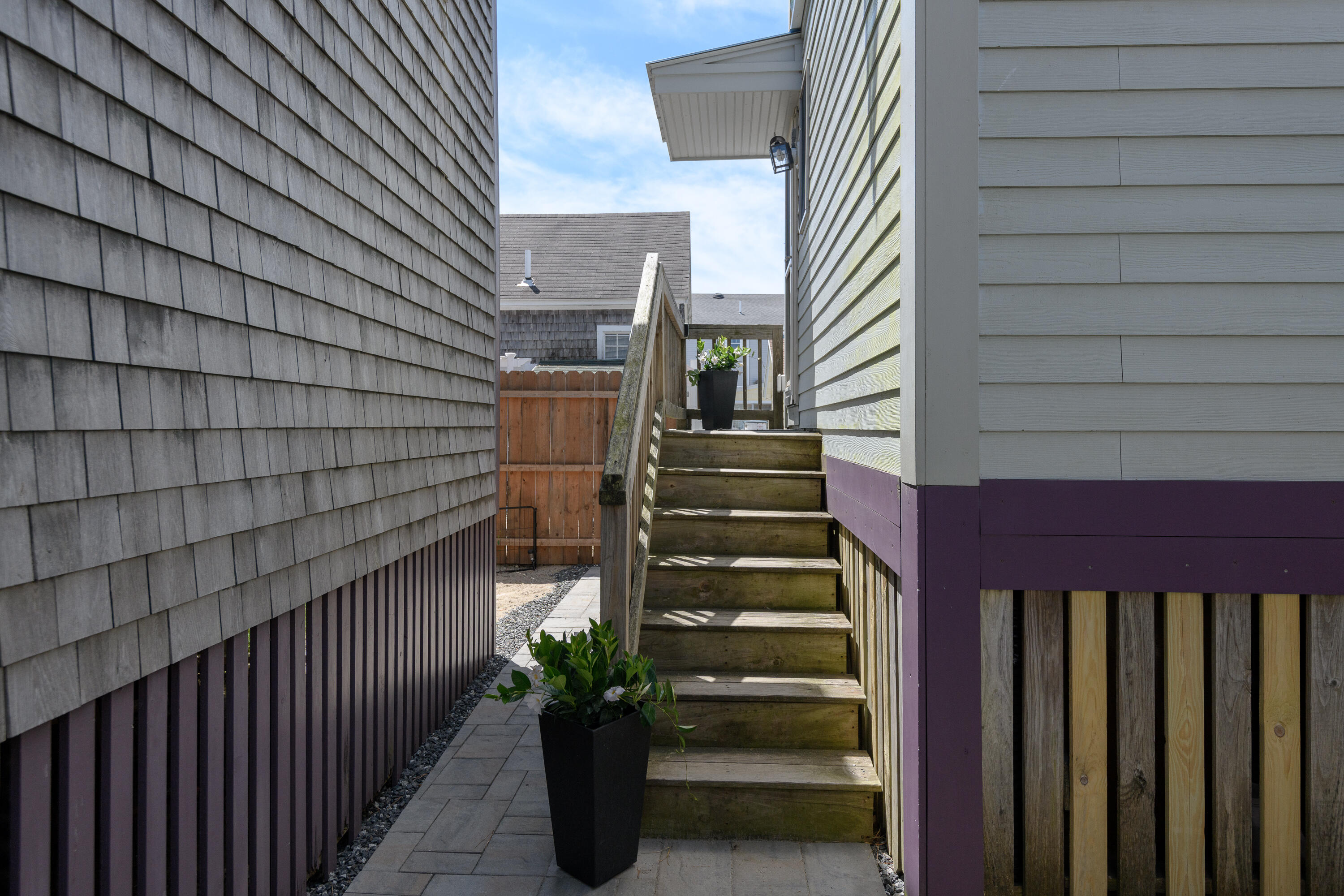 23 North Avenue, 23
