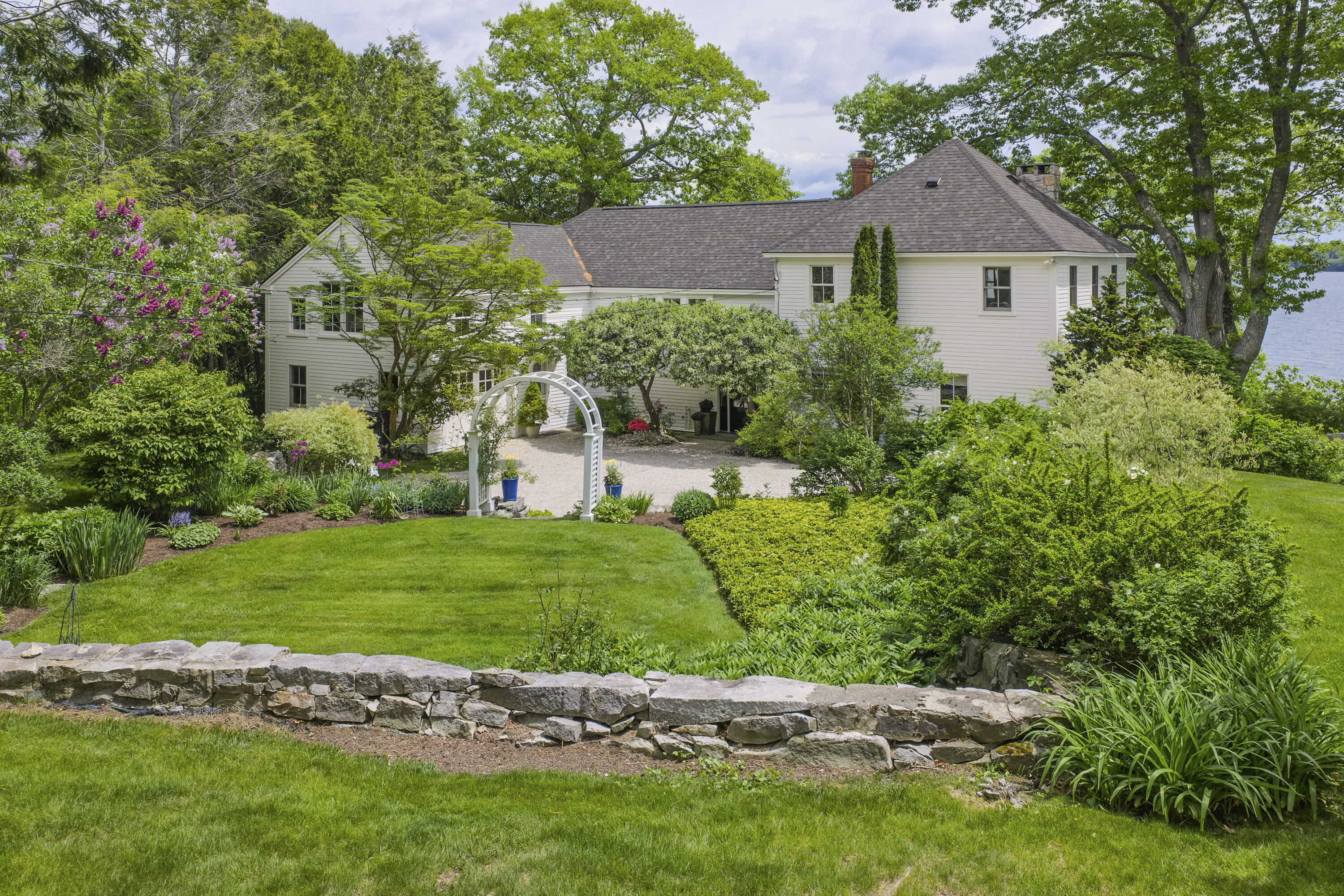 909 Princes Point Road