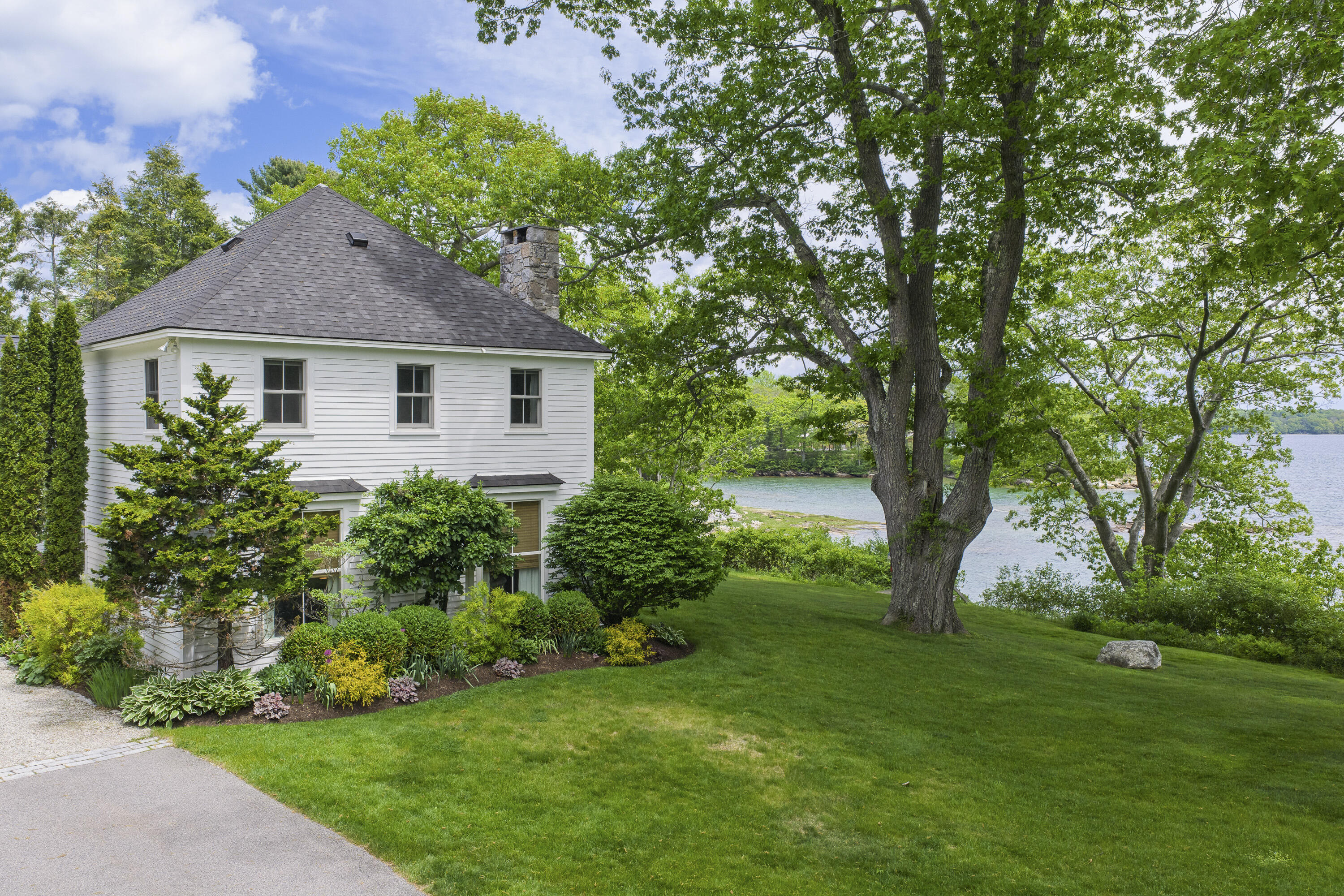909 Princes Point Road