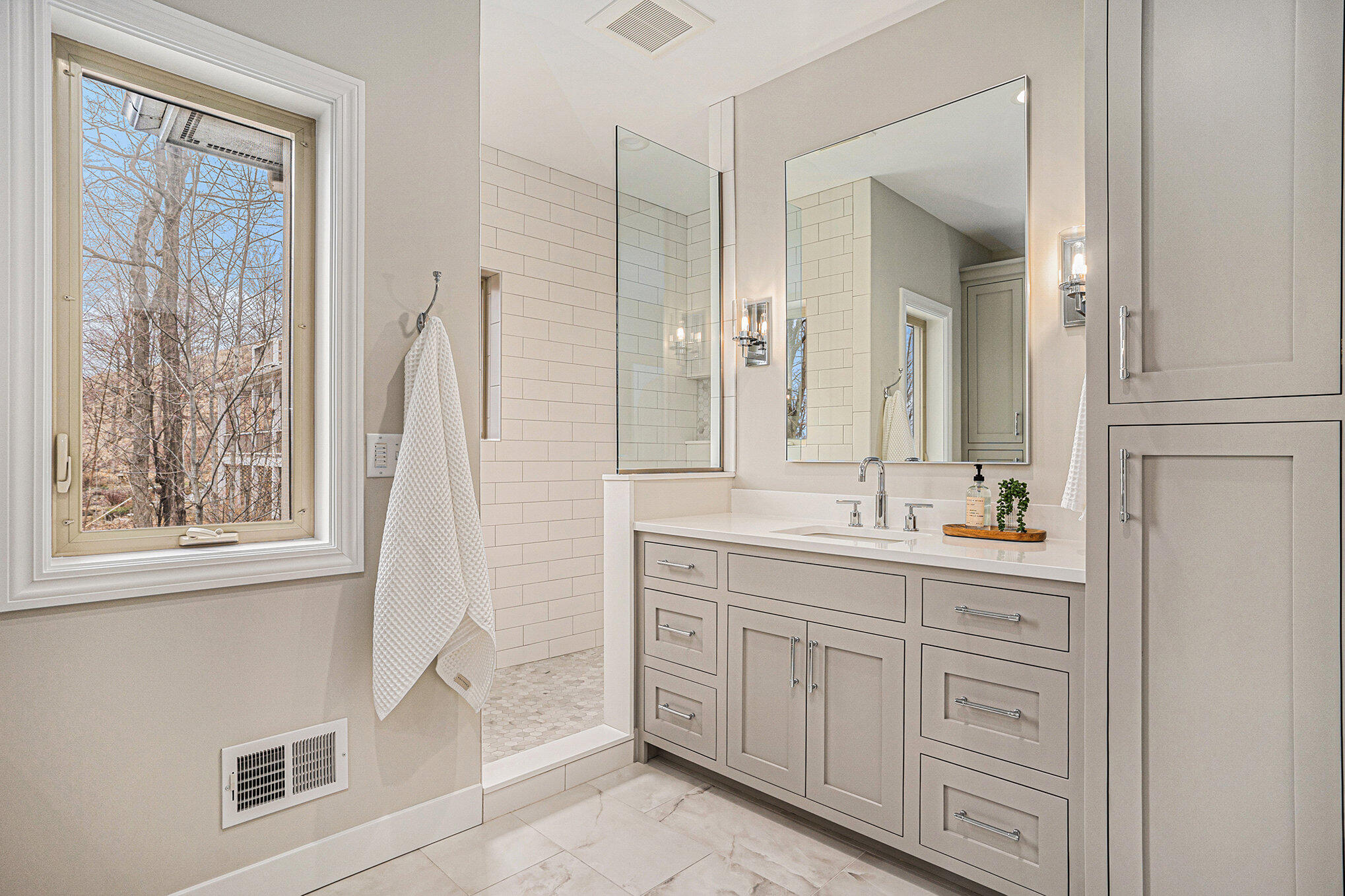 20055 Lake Shore Drive