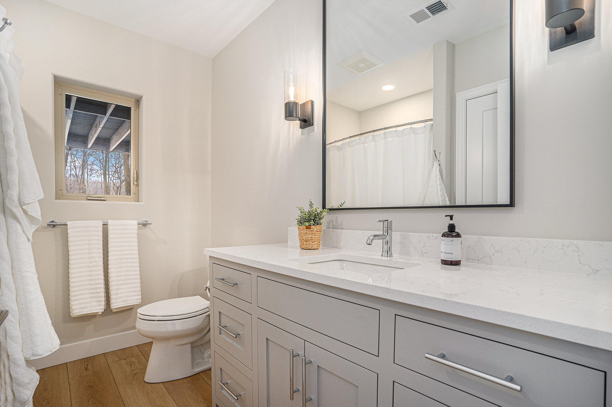 20055 Lake Shore Drive