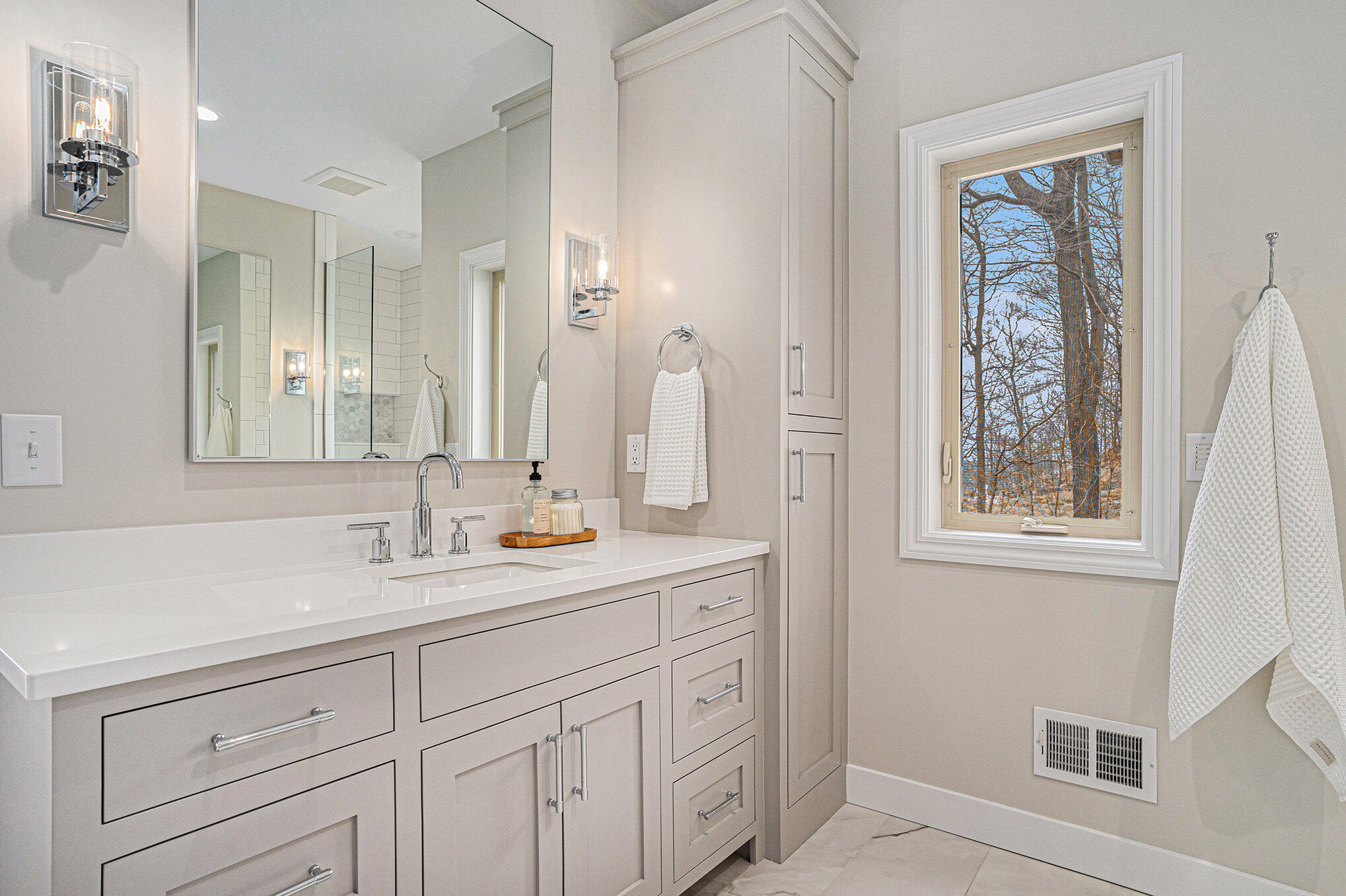 20055 Lake Shore Drive