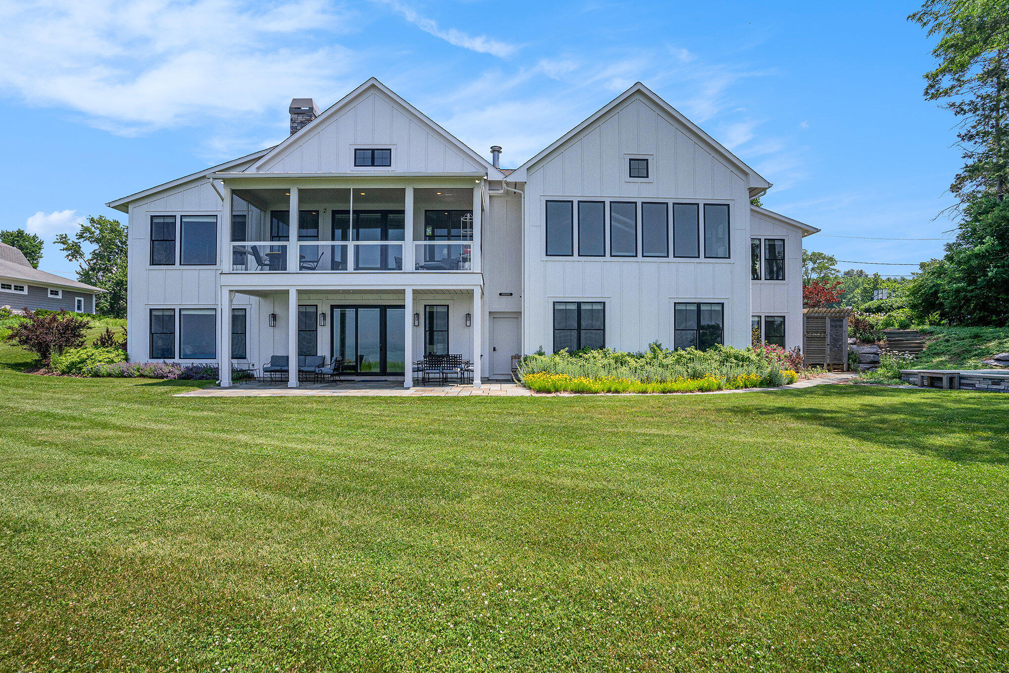 464 Lakeshore Drive