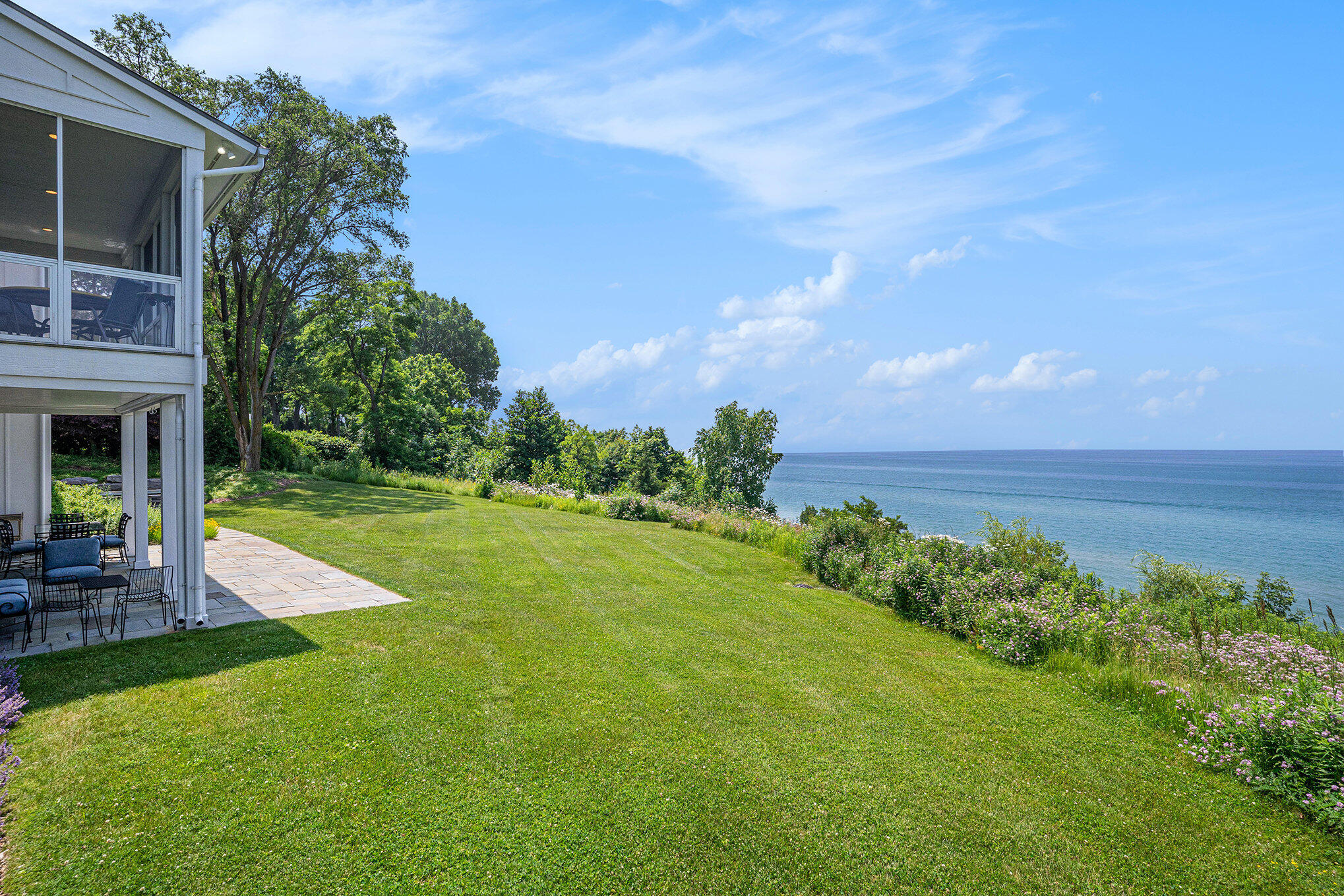 464 Lakeshore Drive