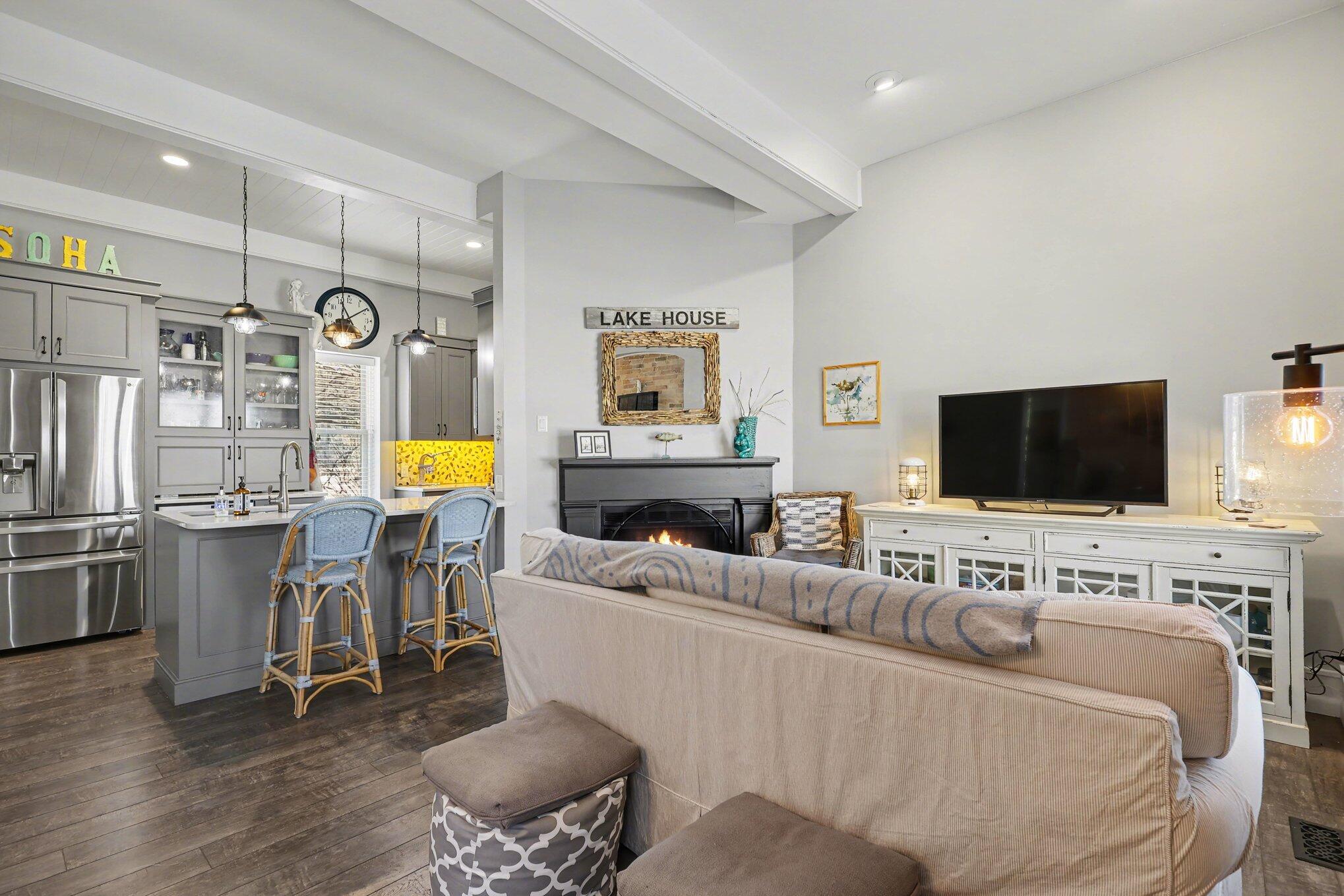 800 North Shore Drive 1