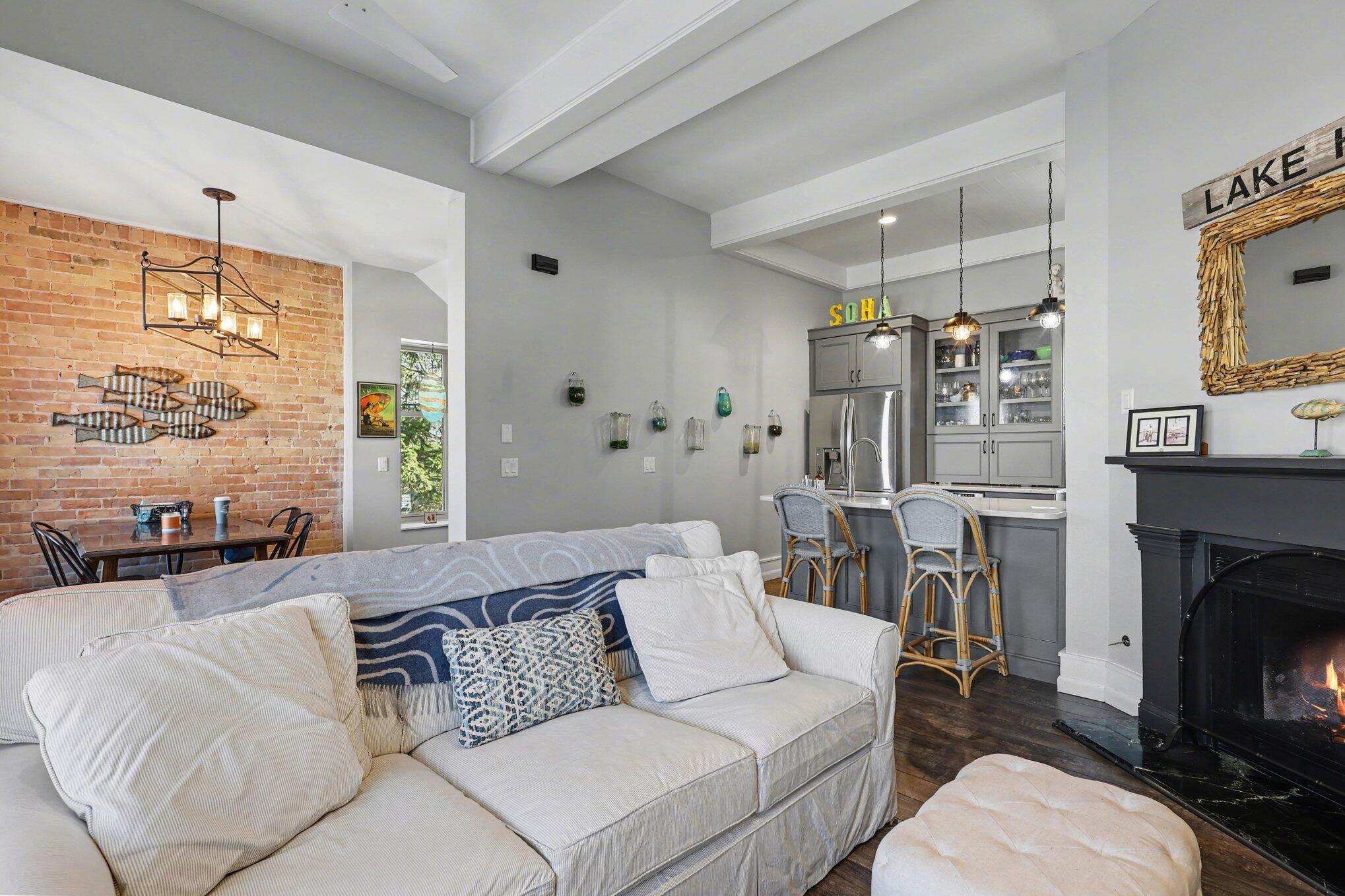 800 North Shore Drive 1