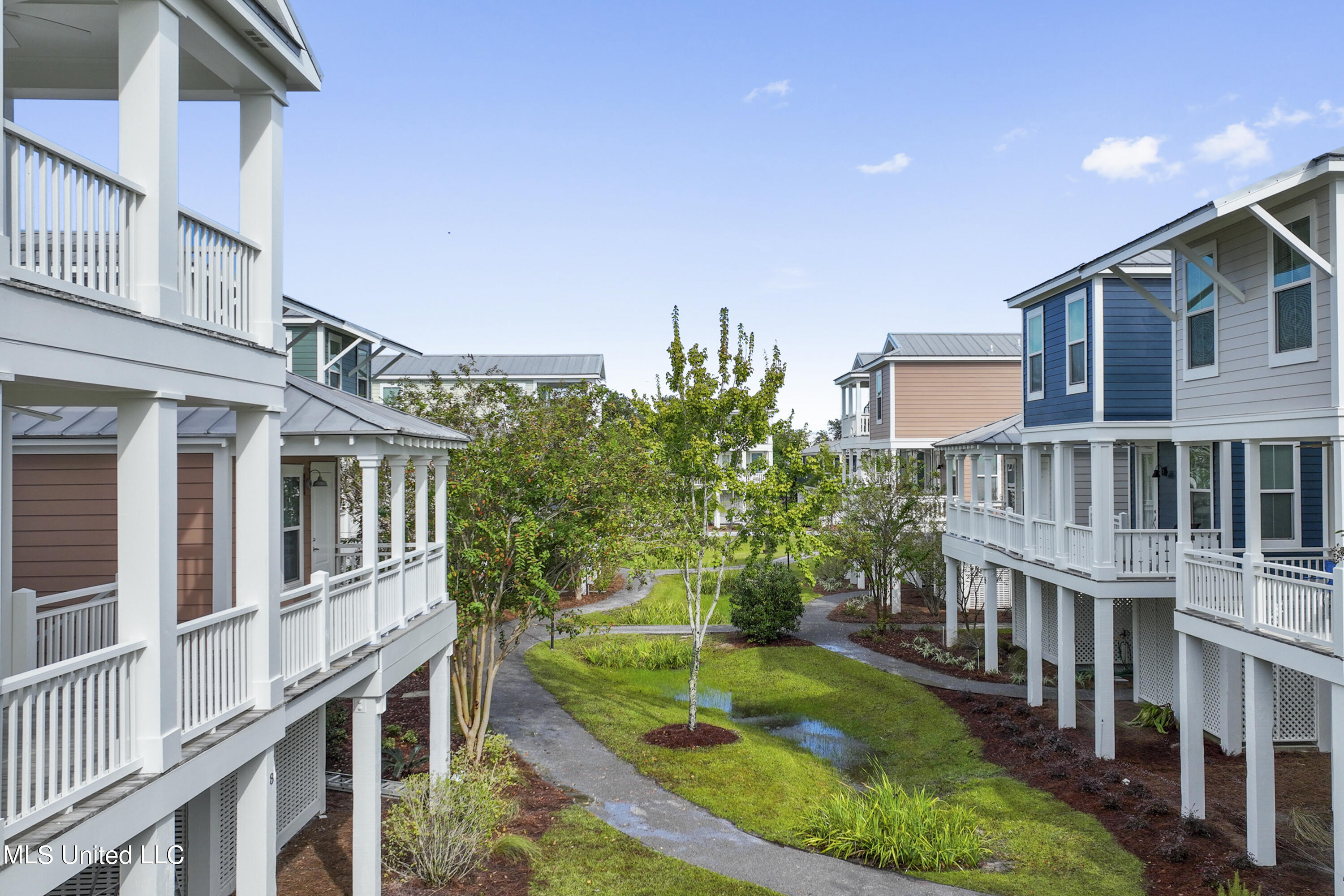 215 E Second Street, 34a