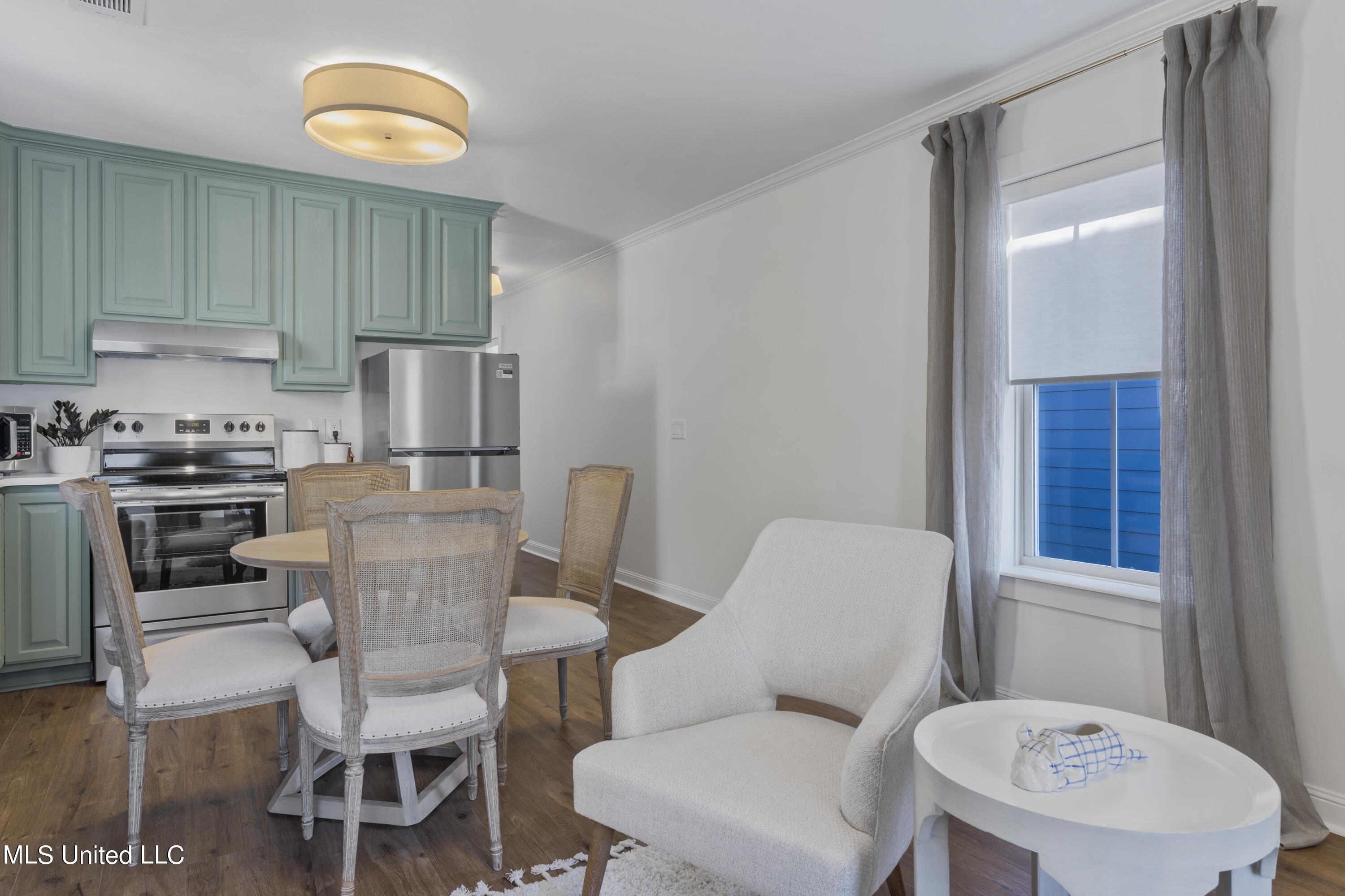 215 E Second Street, 34a