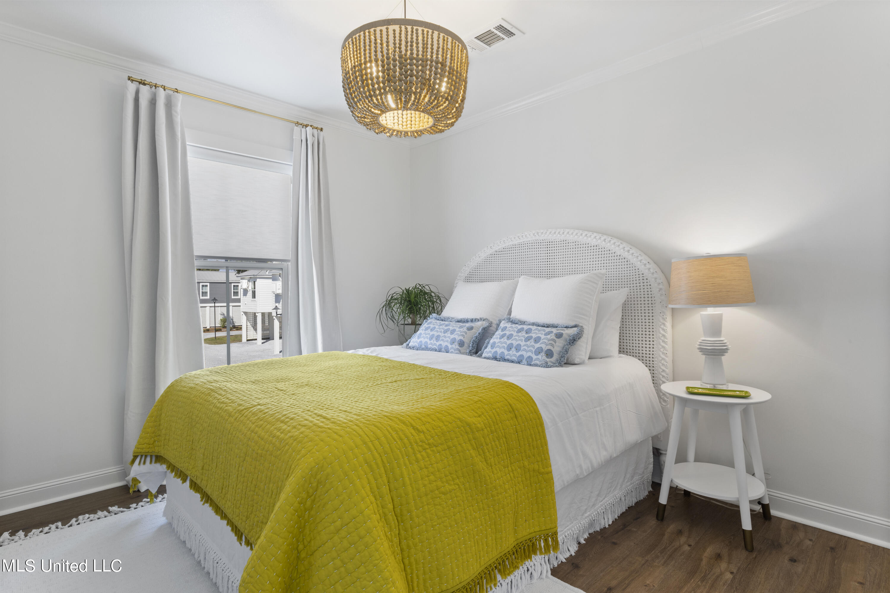 215 E Second Street, 34a