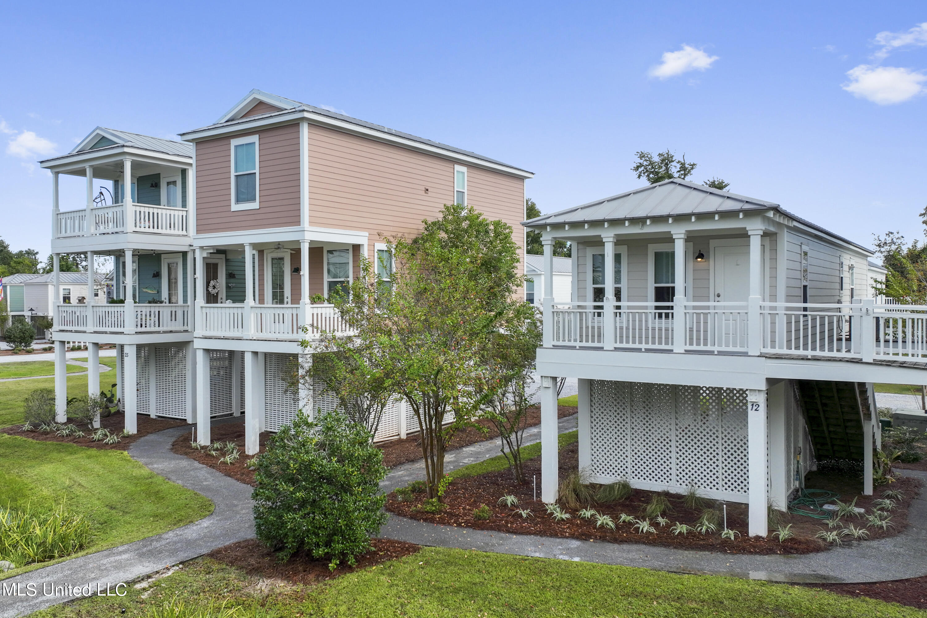 215 E Second Street, 34a