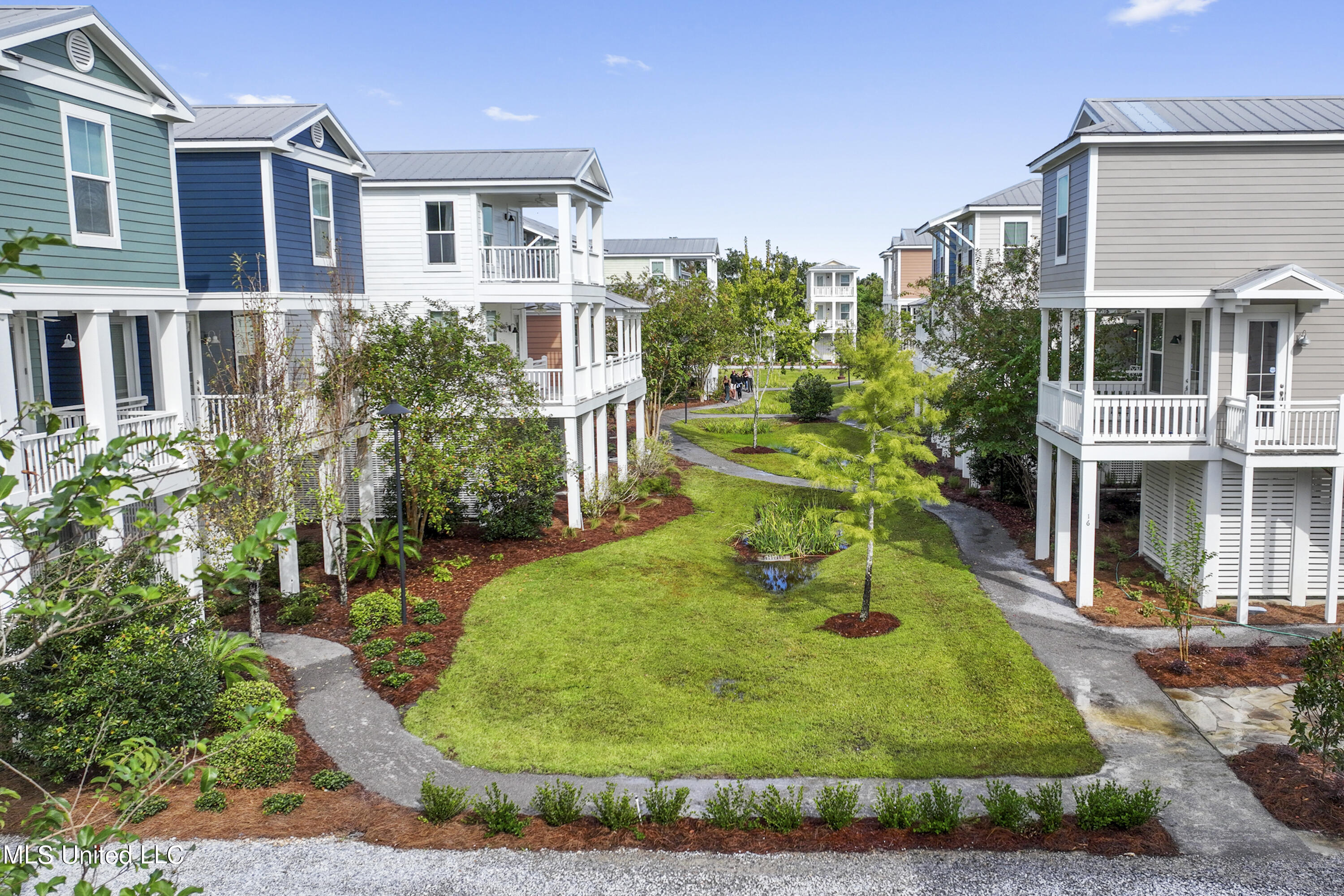 215 E Second Street, 34a