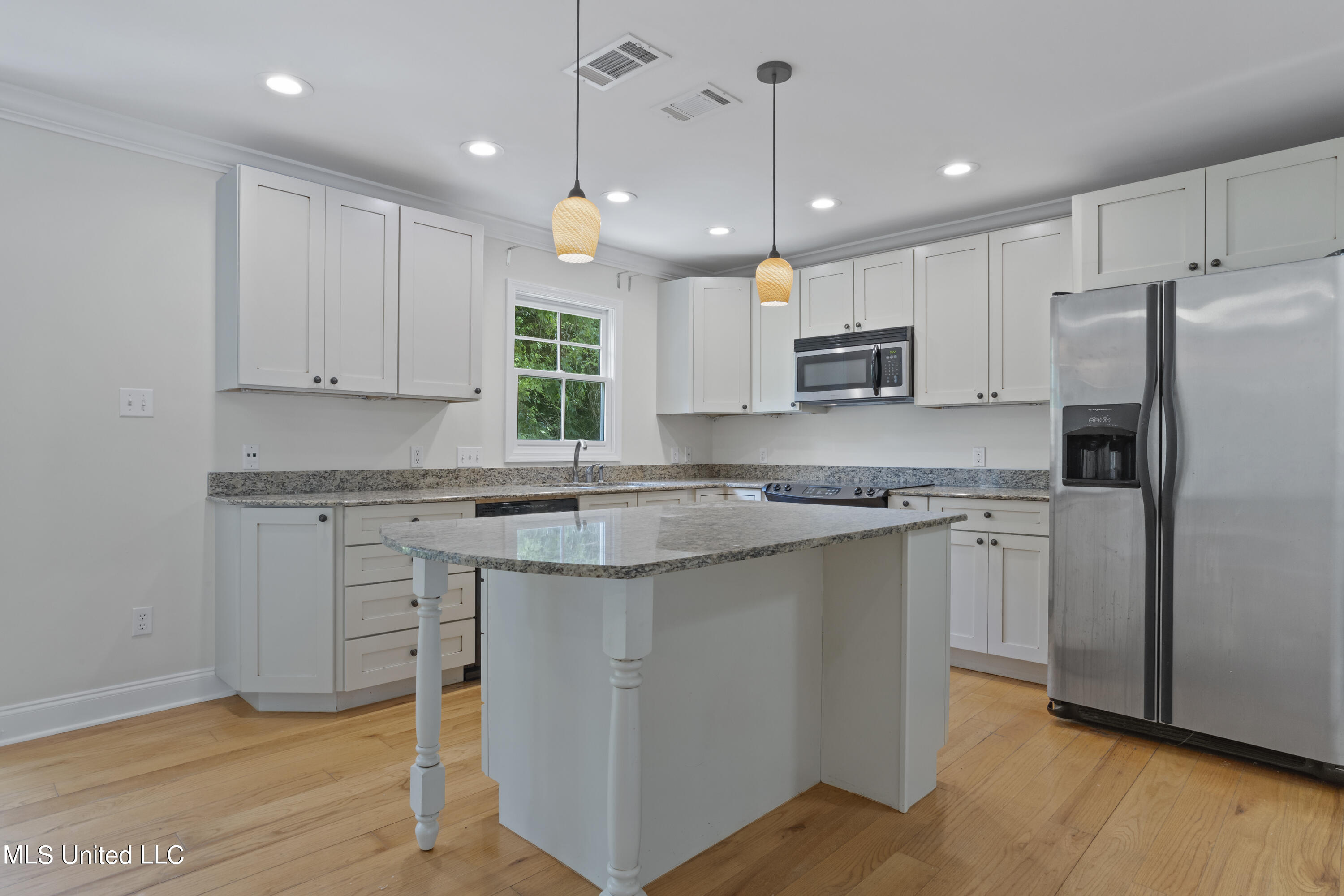 808 Desoto Street, 1