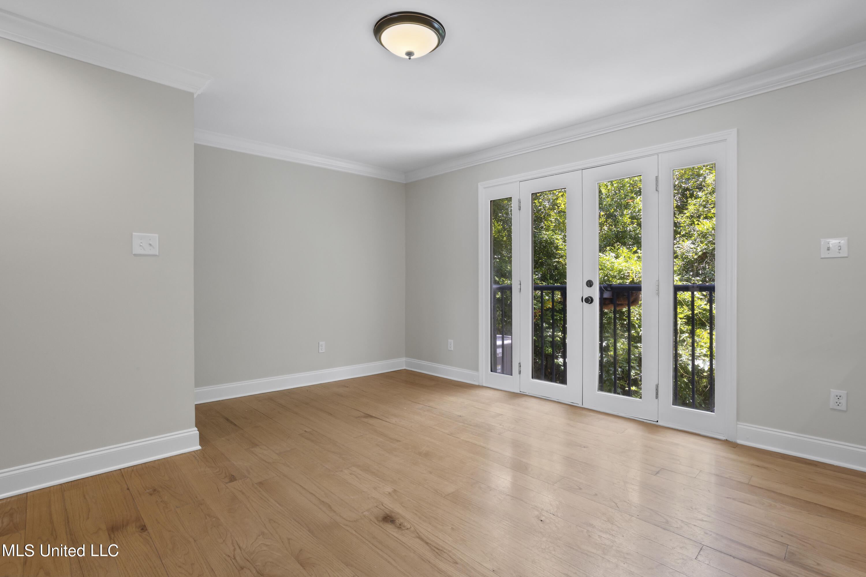 808 Desoto Street, 1