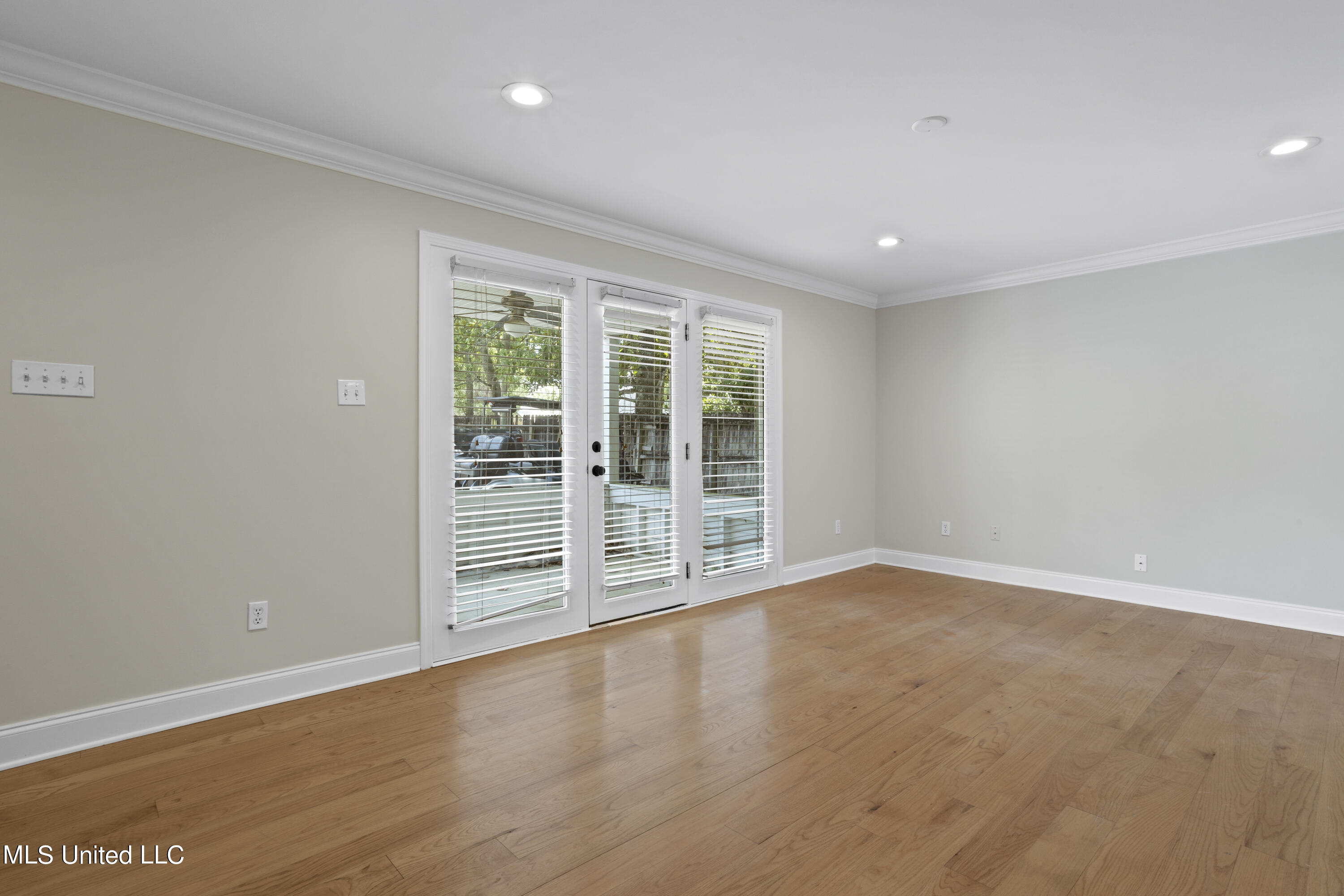 808 Desoto Street, 1