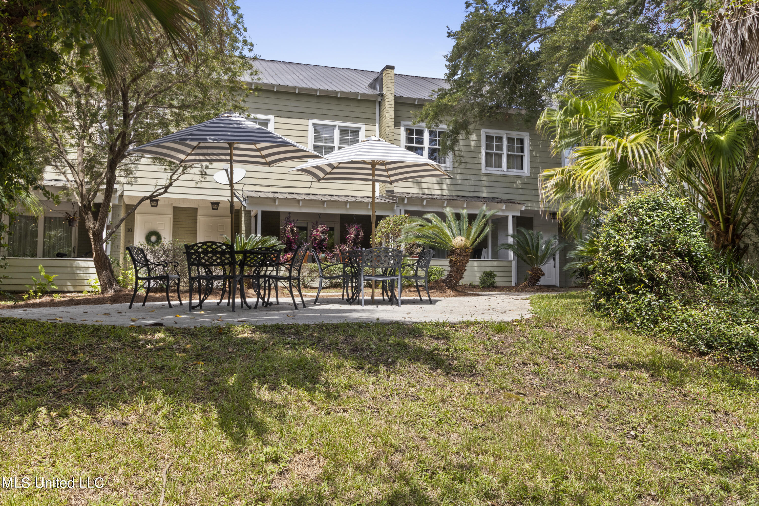 808 Desoto Street, 1