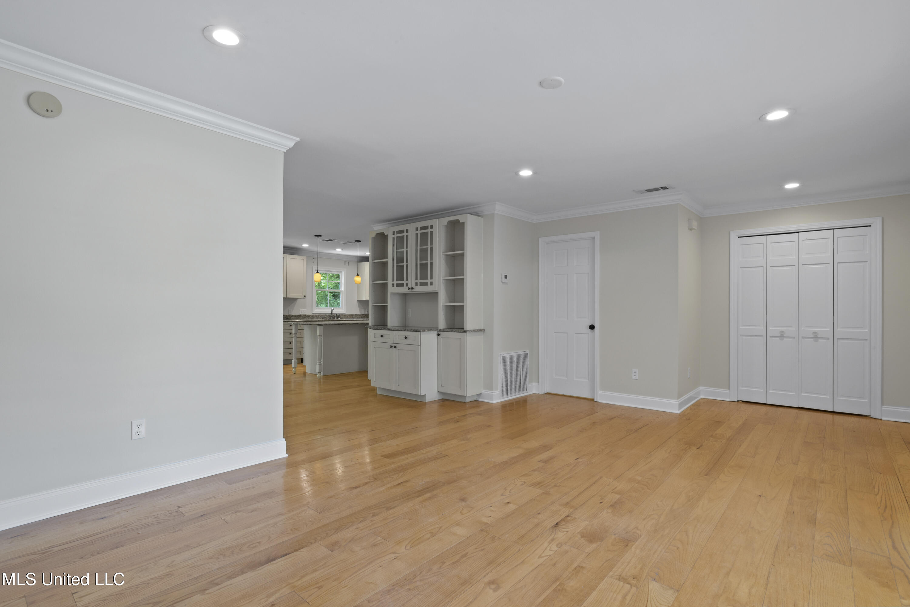 808 Desoto Street, 1