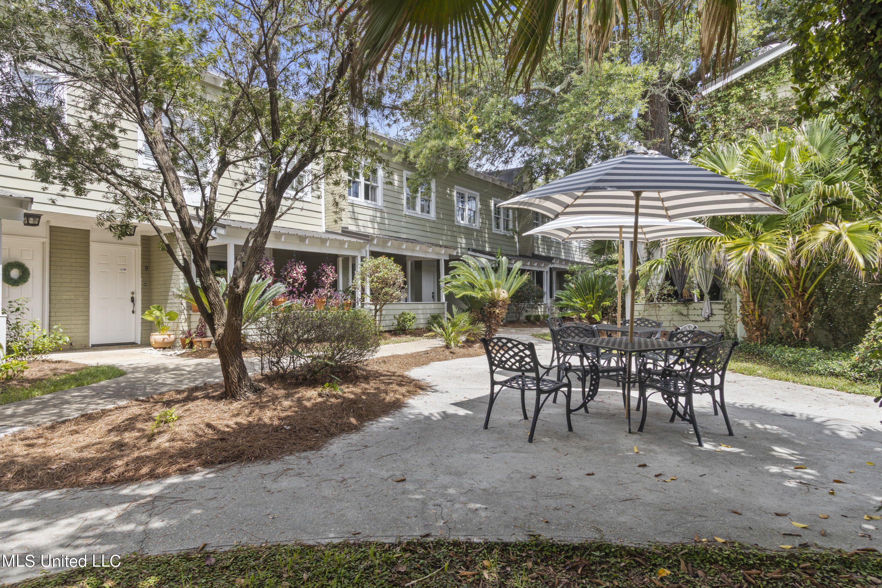 808 Desoto Street, 1