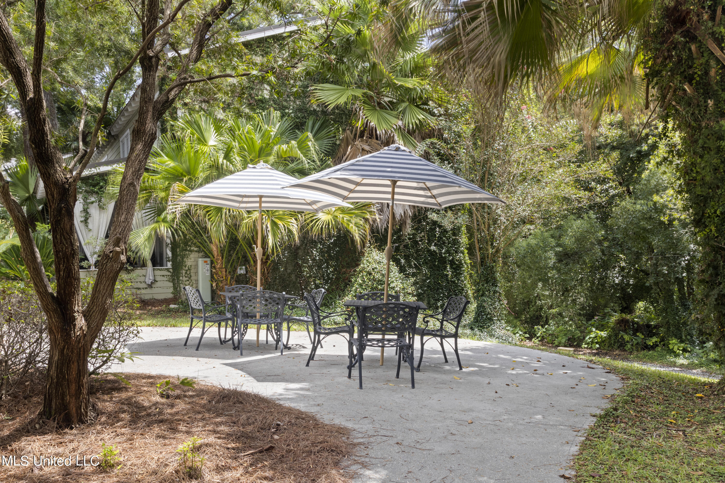 808 Desoto Street, 1