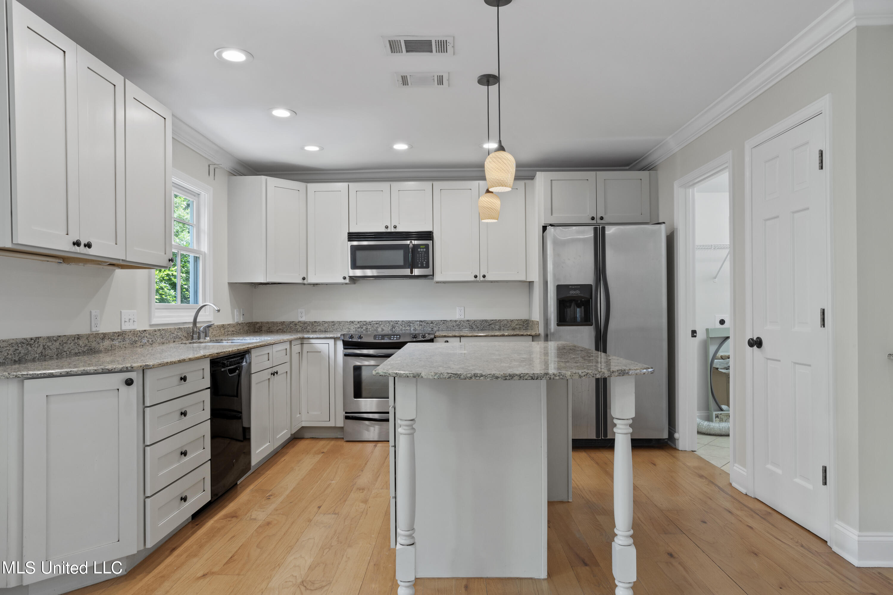808 Desoto Street, 1