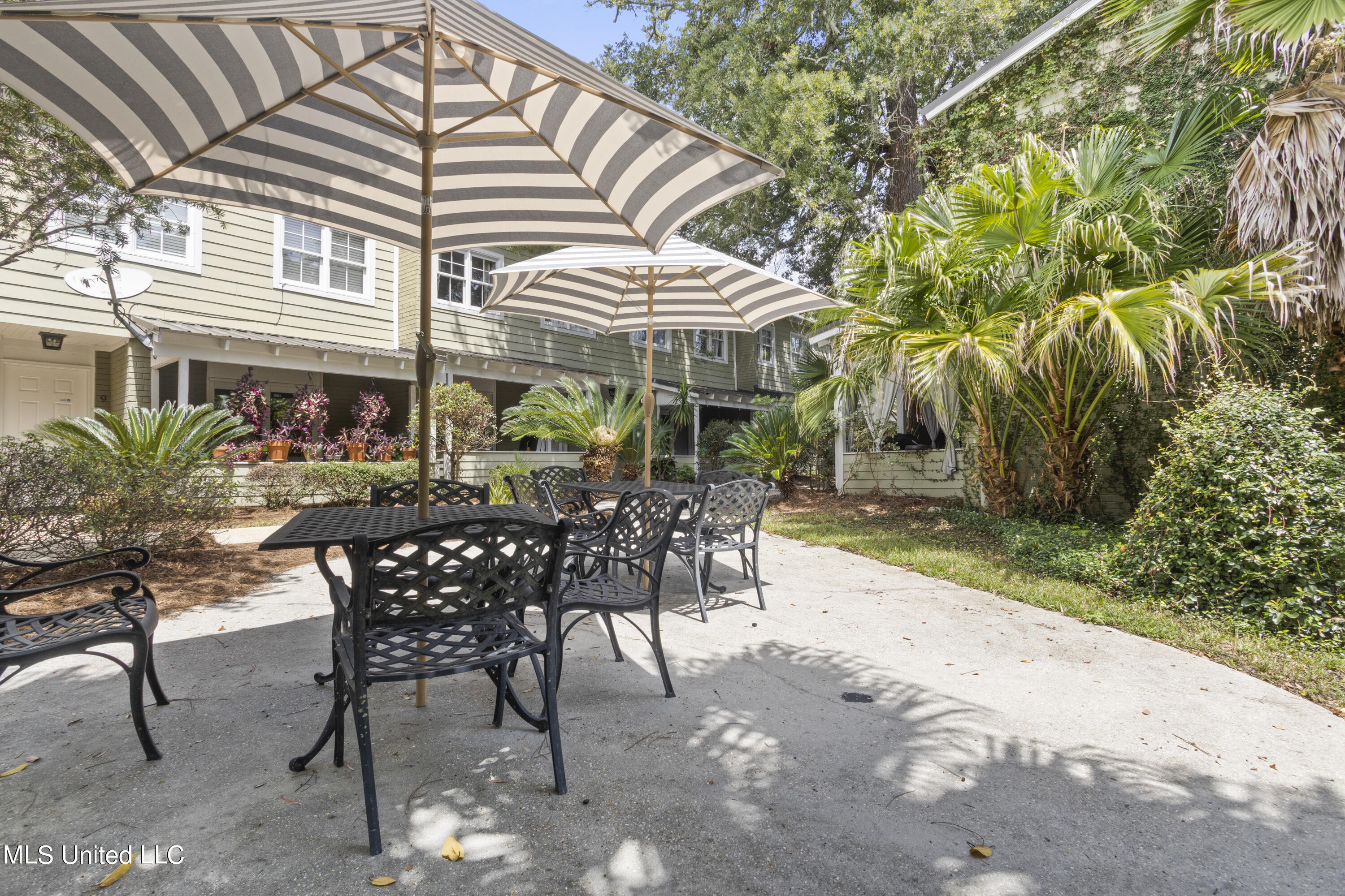 808 Desoto Street, 1