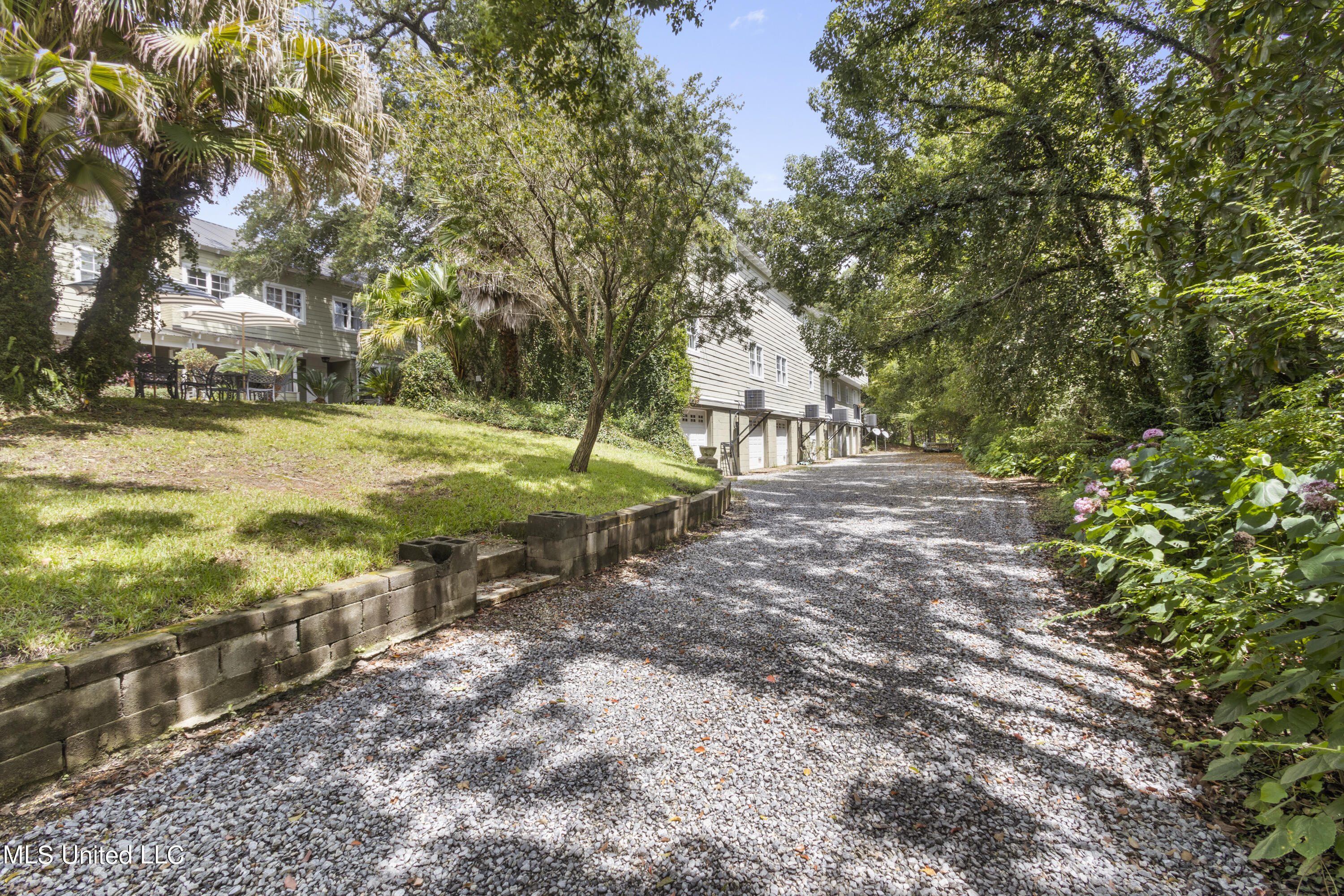 808 Desoto Street, 1