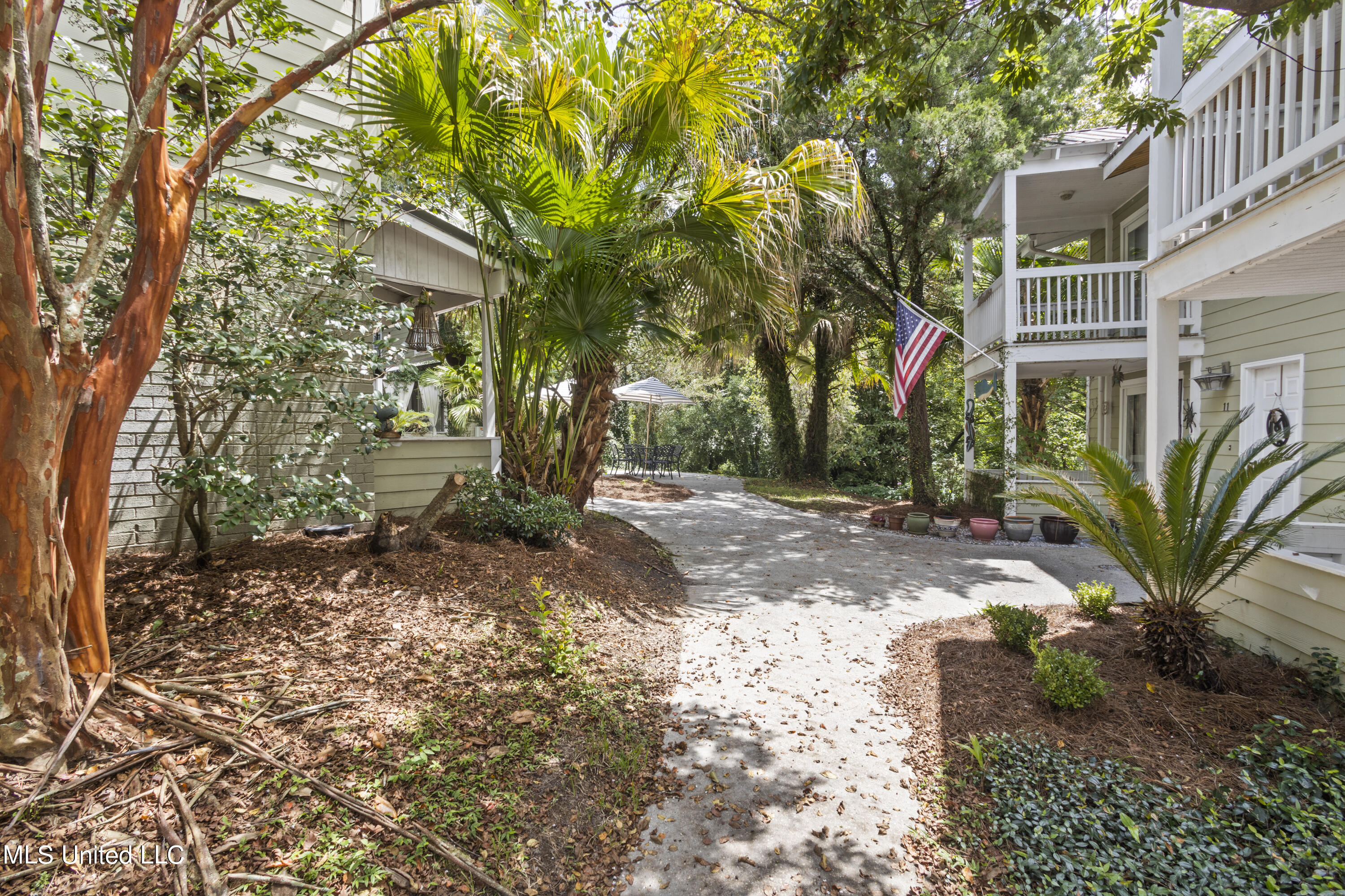 808 Desoto Street, 1