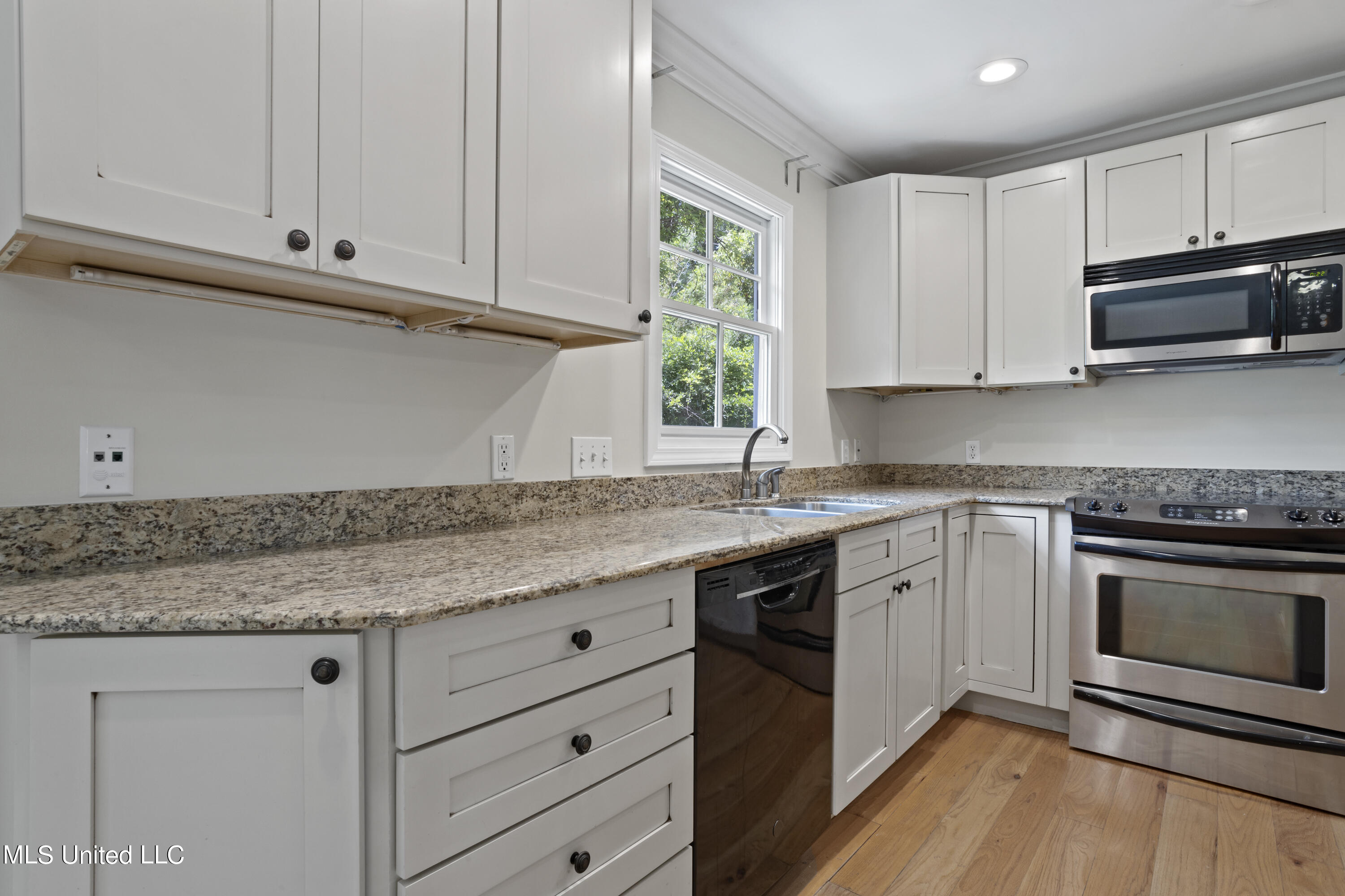 808 Desoto Street, 1