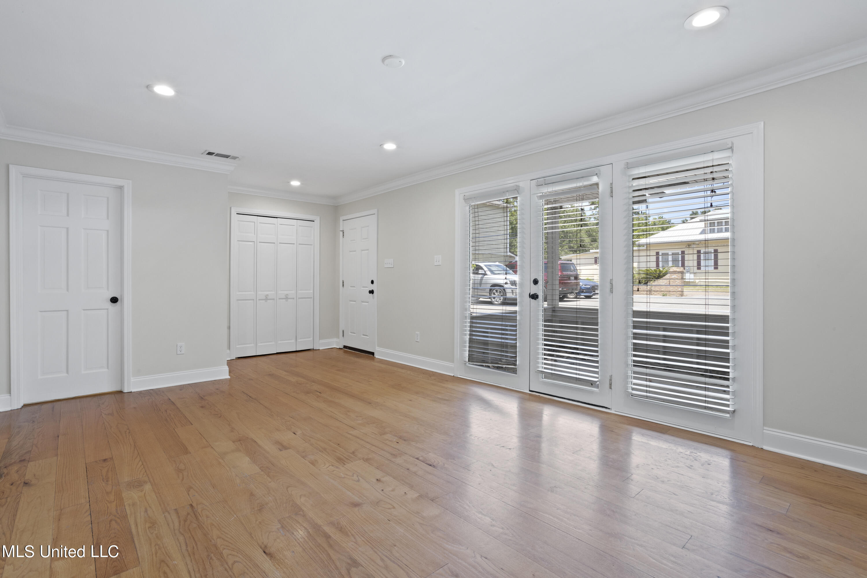 808 Desoto Street, 1