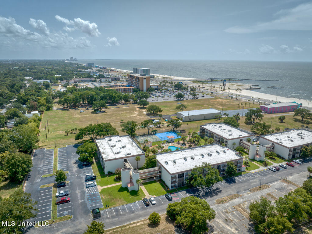 2046 Beach Boulevard, 203