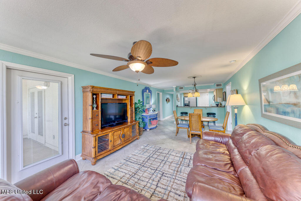 2046 Beach Boulevard, 203