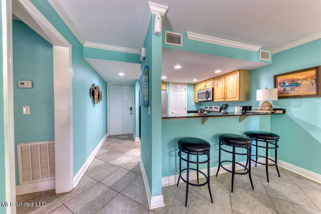 2046 Beach Boulevard, 203