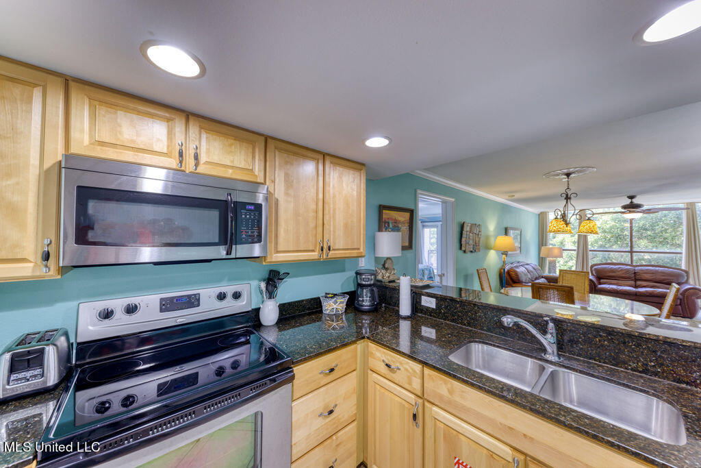 2046 Beach Boulevard, 203