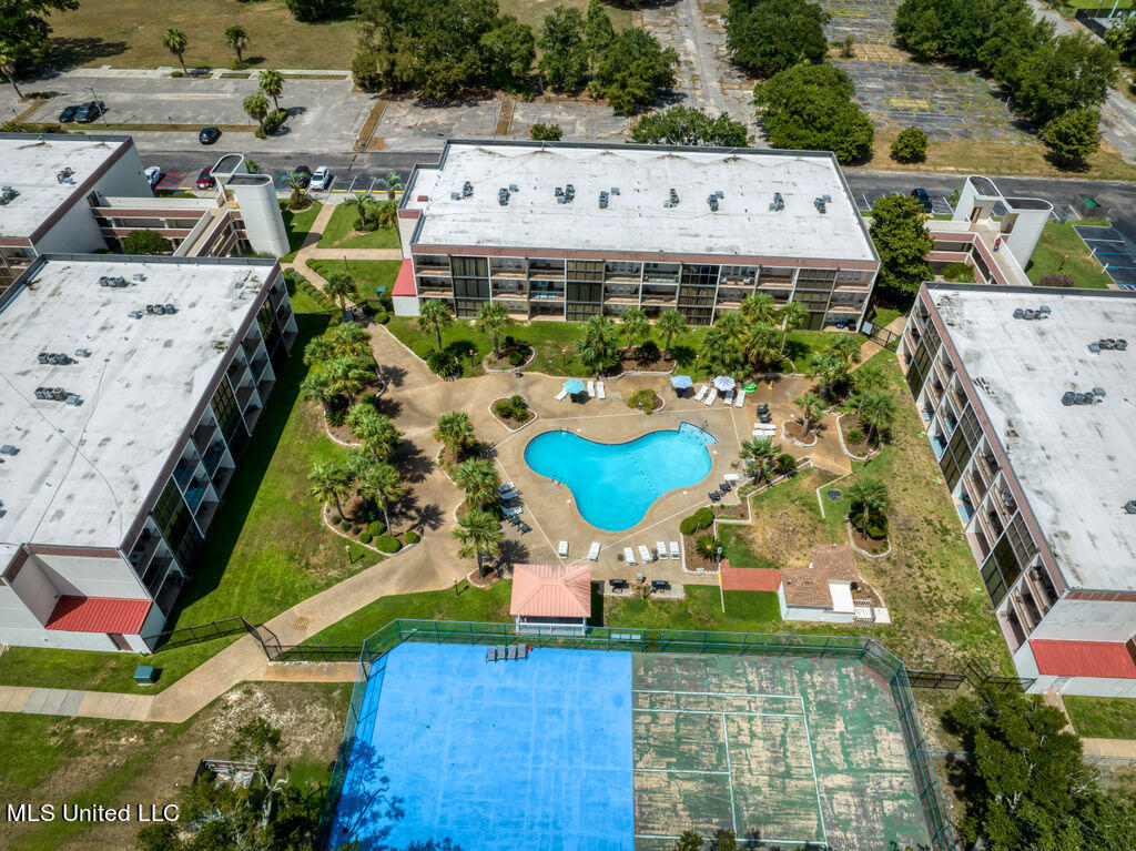 2046 Beach Boulevard, 203
